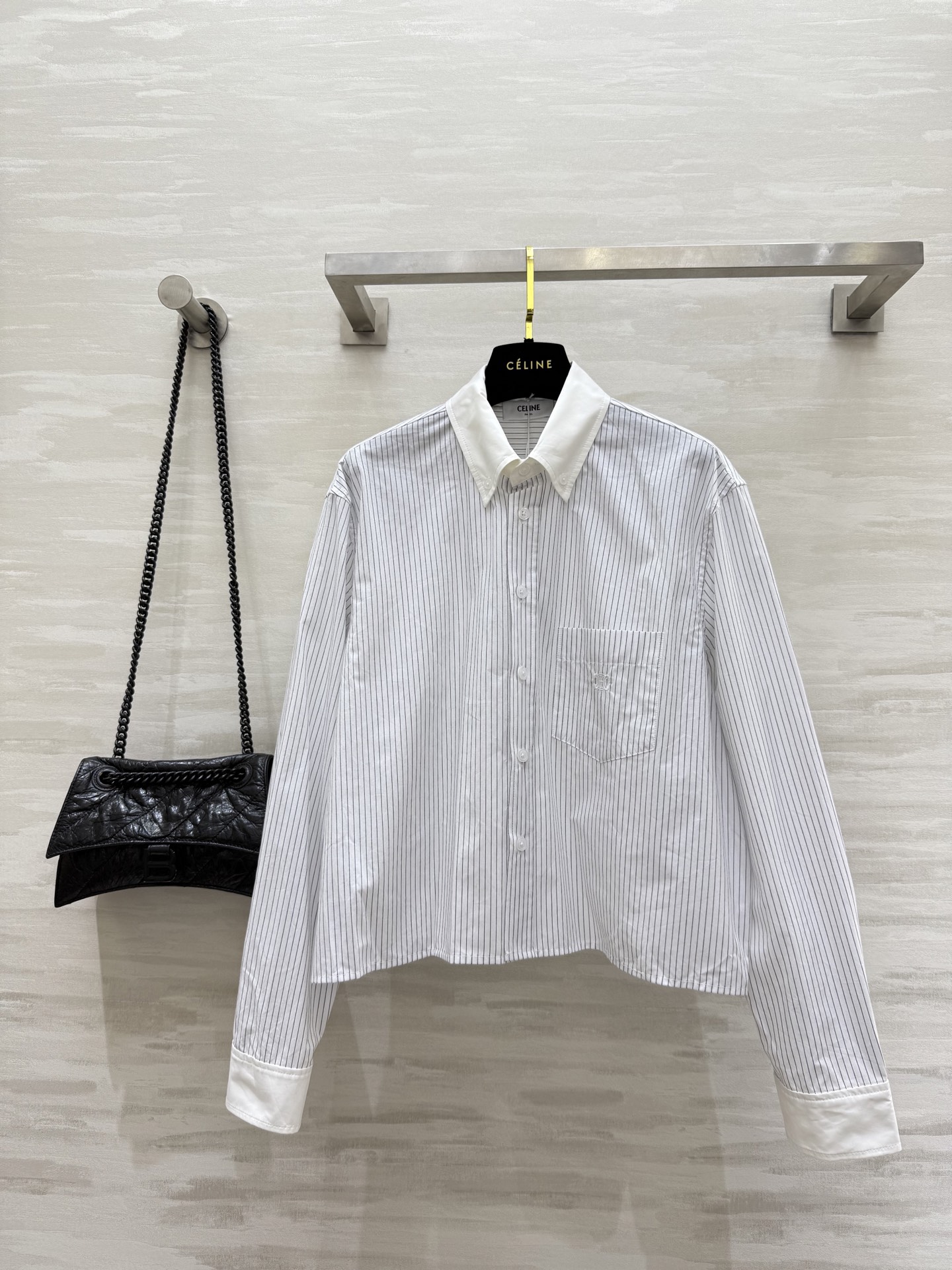 NO:507068,#Celin early autumn new style British style striped vertical striped shirt high quality customization spot first-time sizeS/M/L (size s size shoulder width 45, bust 110, length 53), celine, alexander wang19860909#Celin早秋新款 英伦风条纹竖条纹衬衣 高品质定制 现货首发sizeS/M/L（s码肩宽45,胸围110,衣长53）,,celine,alexander wang,Women's clothing