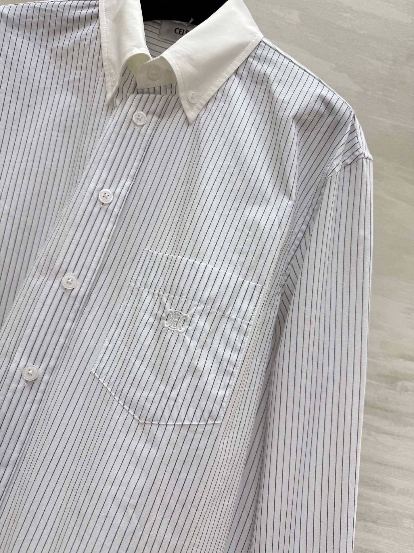 #Celin♡²⁵早秋新款 英伦风条纹竖条纹衬衣 高品质定制 现货首发size：S/M/L（s码肩宽：4