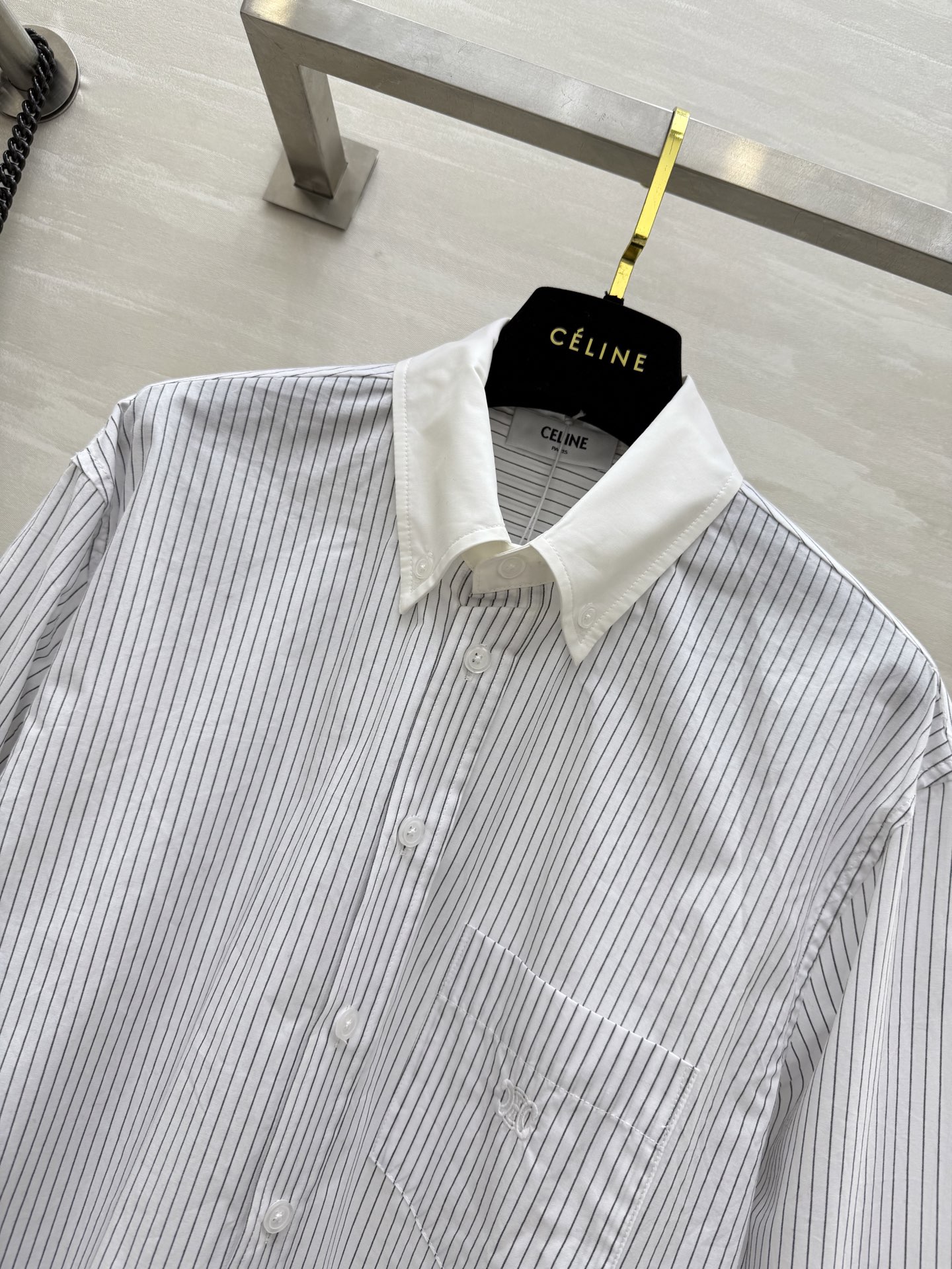 #Celin♡²⁵早秋新款 英伦风条纹竖条纹衬衣 高品质定制 现货首发size：S/M/L（s码肩宽：4