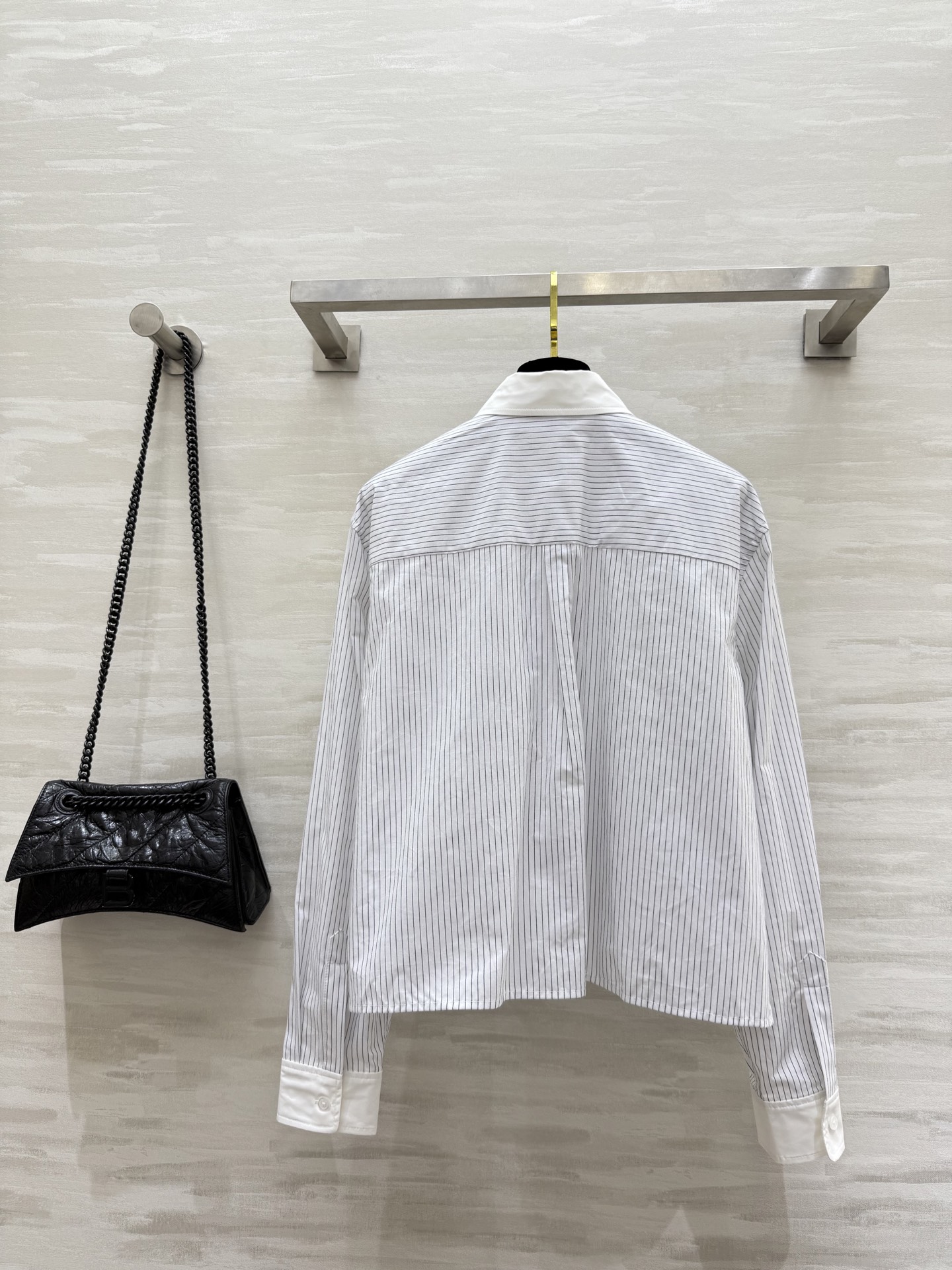 #Celin♡²⁵早秋新款 英伦风条纹竖条纹衬衣 高品质定制 现货首发size：S/M/L（s码肩宽：4