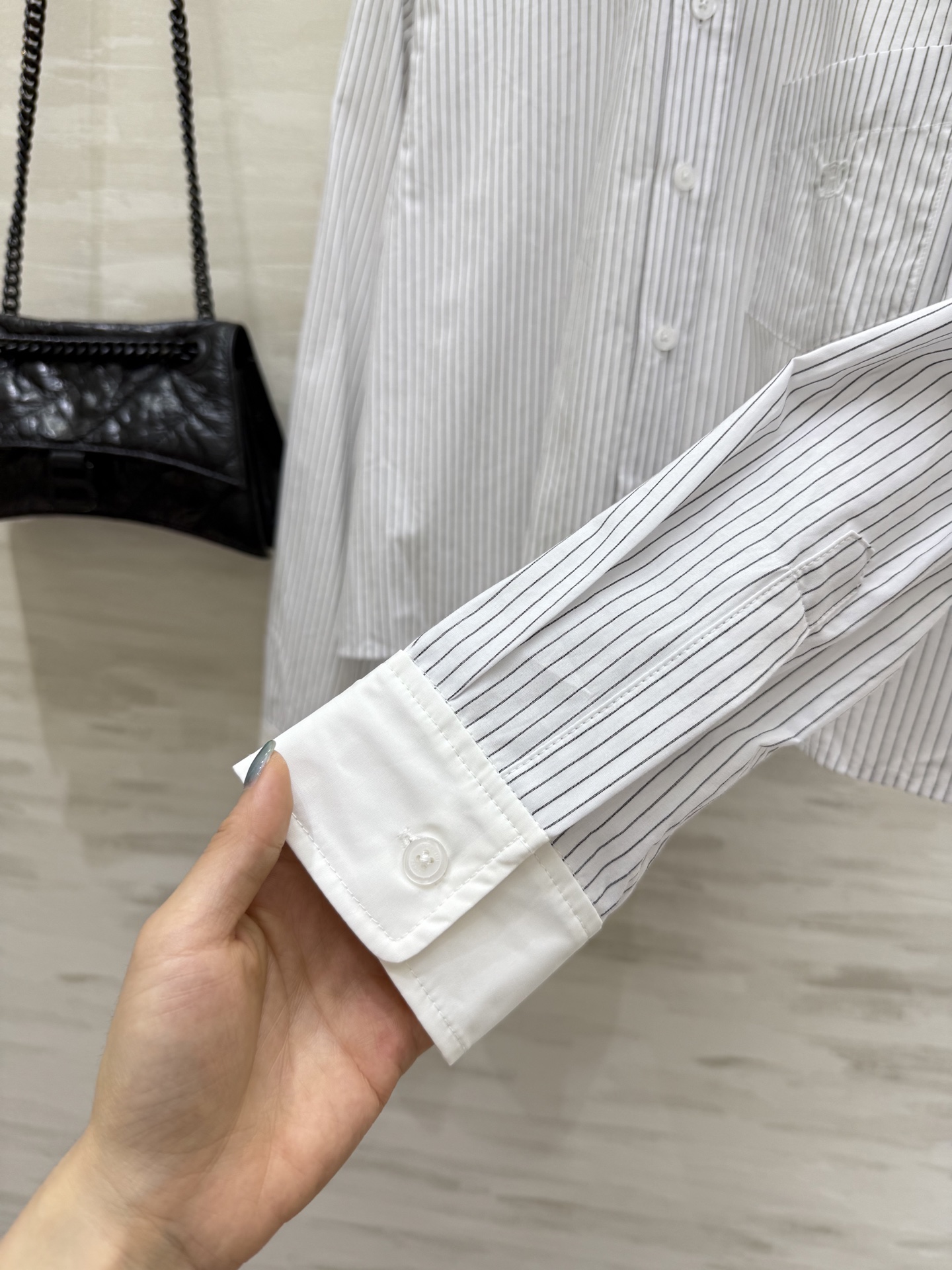 #Celin♡²⁵早秋新款 英伦风条纹竖条纹衬衣 高品质定制 现货首发size：S/M/L（s码肩宽：4