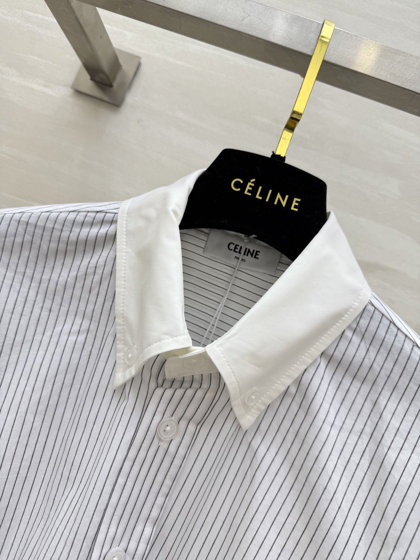 #Celin♡²⁵早秋新款 英伦风条纹竖条纹衬衣 高品质定制 现货首发size：S/M/L（s码肩宽：4