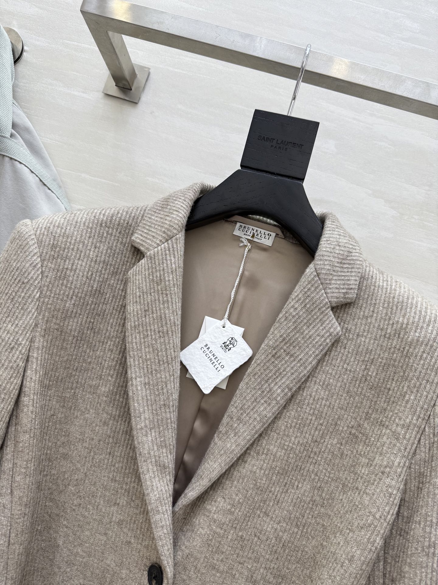 Brunellocucinell♡²⁵秋冬新款 针织🧶西装外套 干练简洁的裁剪让标准但又充满女人味的量感