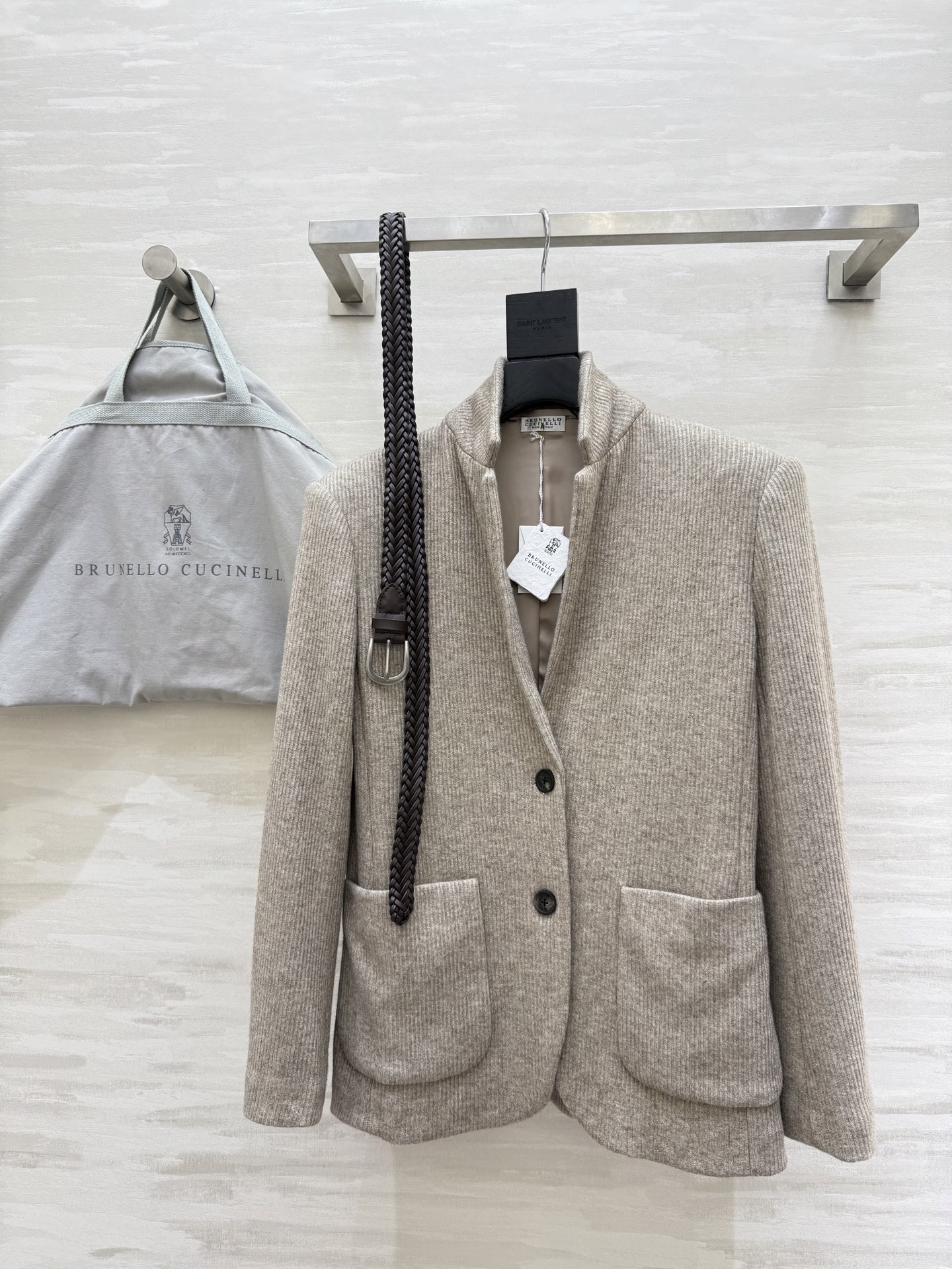 Brunellocucinell♡²⁵秋冬新款 针织🧶西装外套 干练简洁的裁剪让标准但又充满女人味的量感