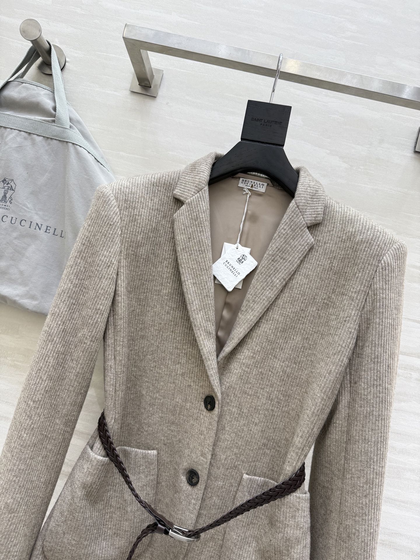 Brunellocucinell♡²⁵秋冬新款 针织🧶西装外套 干练简洁的裁剪让标准但又充满女人味的量感