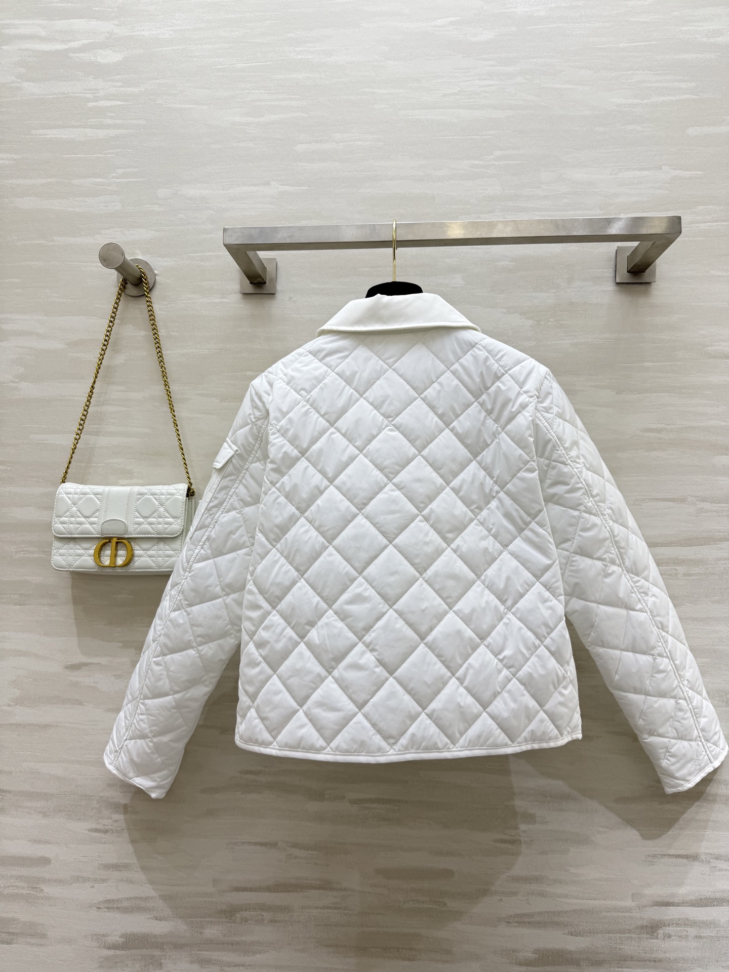 #Moncle♡²⁵秋冬新款 巴恩风短款夹棉外套 轻薄夹棉保暖舒适 高品质定制 现货首发size：S/M