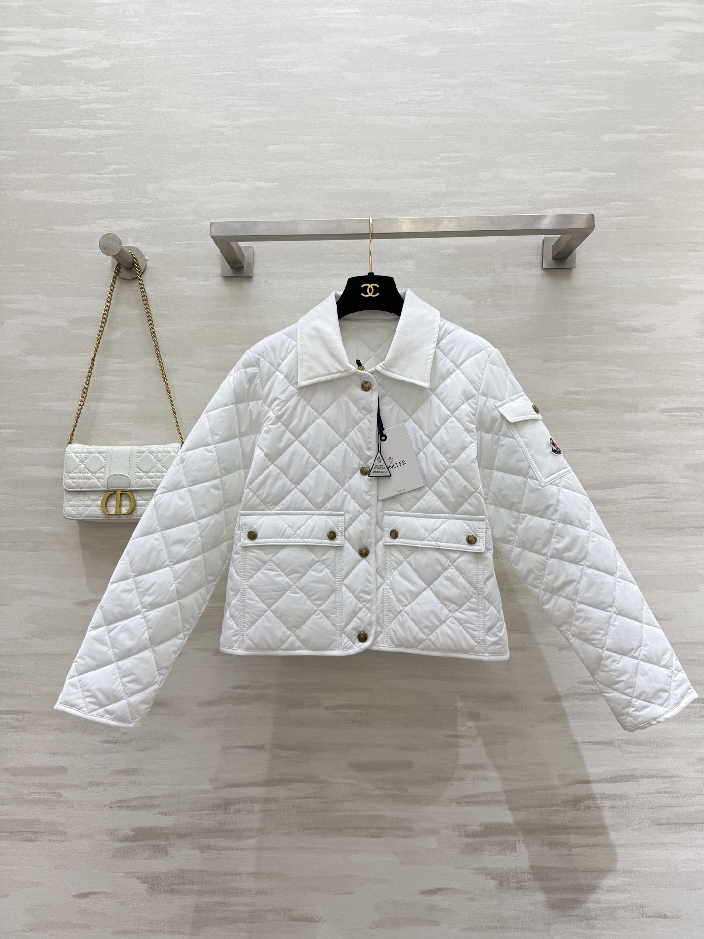 NO:507933,#Moncle autumn and winter new style Bane style short cotton jacket Lightweight cotton warm and comfortable High-quality customization Spot sizeS/M/L (size s-shoulder width 40, bust 98, length 50), Jackets & coats, alexander wang19860909#Moncle秋冬新款 巴恩风短款夹棉外套 轻薄夹棉保暖舒适 高品质定制 现货首发sizeS/M/L（s码肩宽40,胸围98,衣长50）,,jackets & coats,alexander wang,Women's clothing