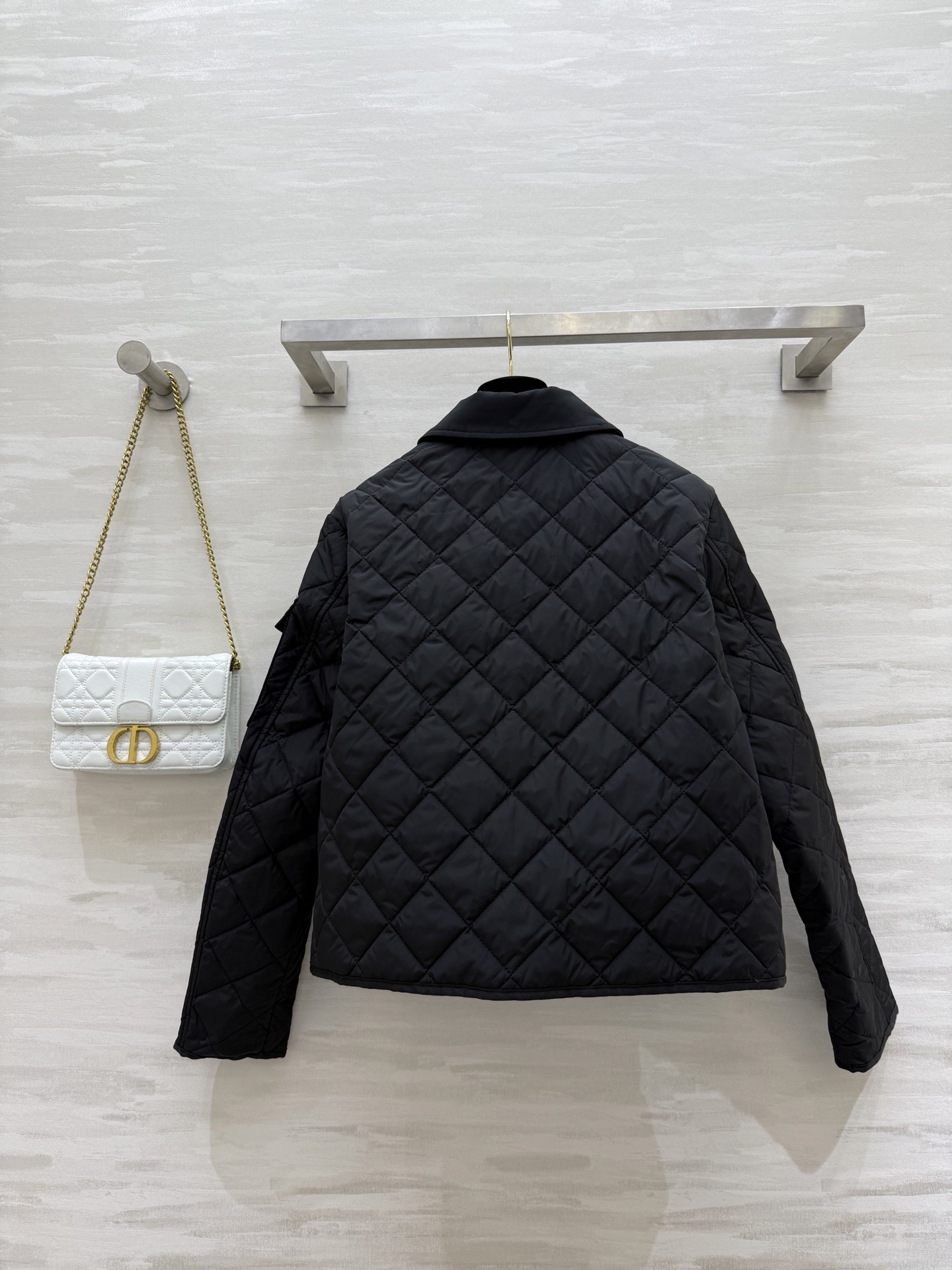 #Moncle♡²⁵秋冬新款 巴恩风短款夹棉外套 轻薄夹棉保暖舒适 高品质定制 现货首发size：S/M