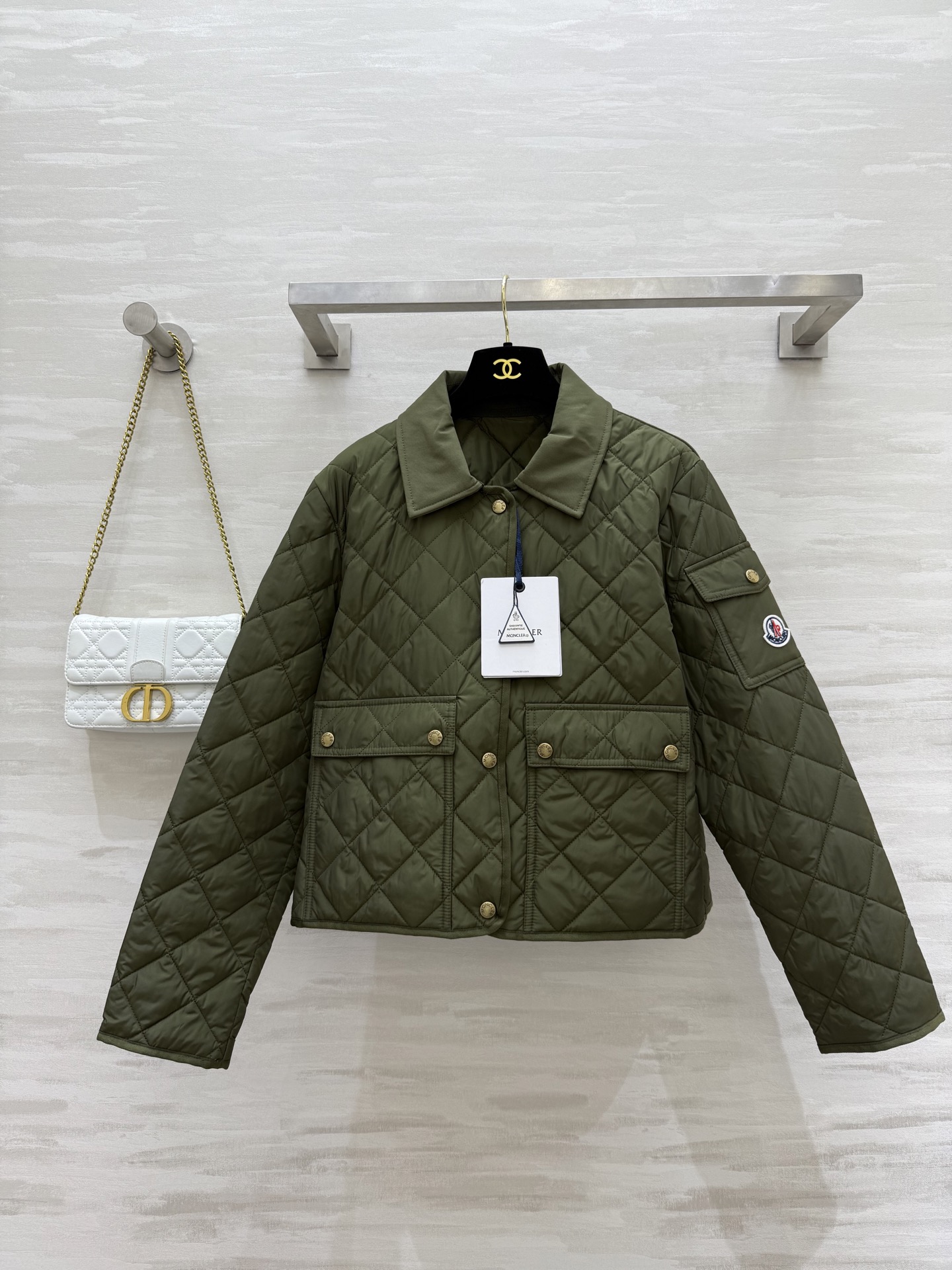 NO:507954,#Moncle autumn and winter new style Bane style short cotton jacket Lightweight cotton warm and comfortable High-quality customization Spot sizeS/M/L (size s-shoulder width 40, bust 98, length 50), Jackets & coats, alexander wang19860909#Moncle秋冬新款 巴恩风短款夹棉外套 轻薄夹棉保暖舒适 高品质定制 现货首发sizeS/M/L（s码肩宽40,胸围98,衣长50）,,jackets & coats,alexander wang,Women's clothing