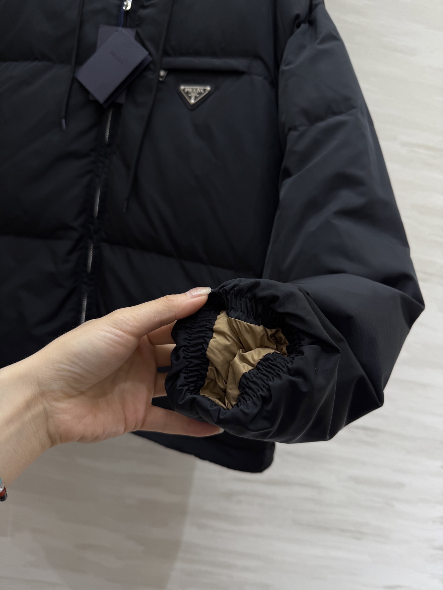 Prada｜南瓜色的秋天🍁连帽羽绒外套早秋氛围感穿搭 复古感拉满 内里90白鸭绒填充超级保暖舒适 原版对