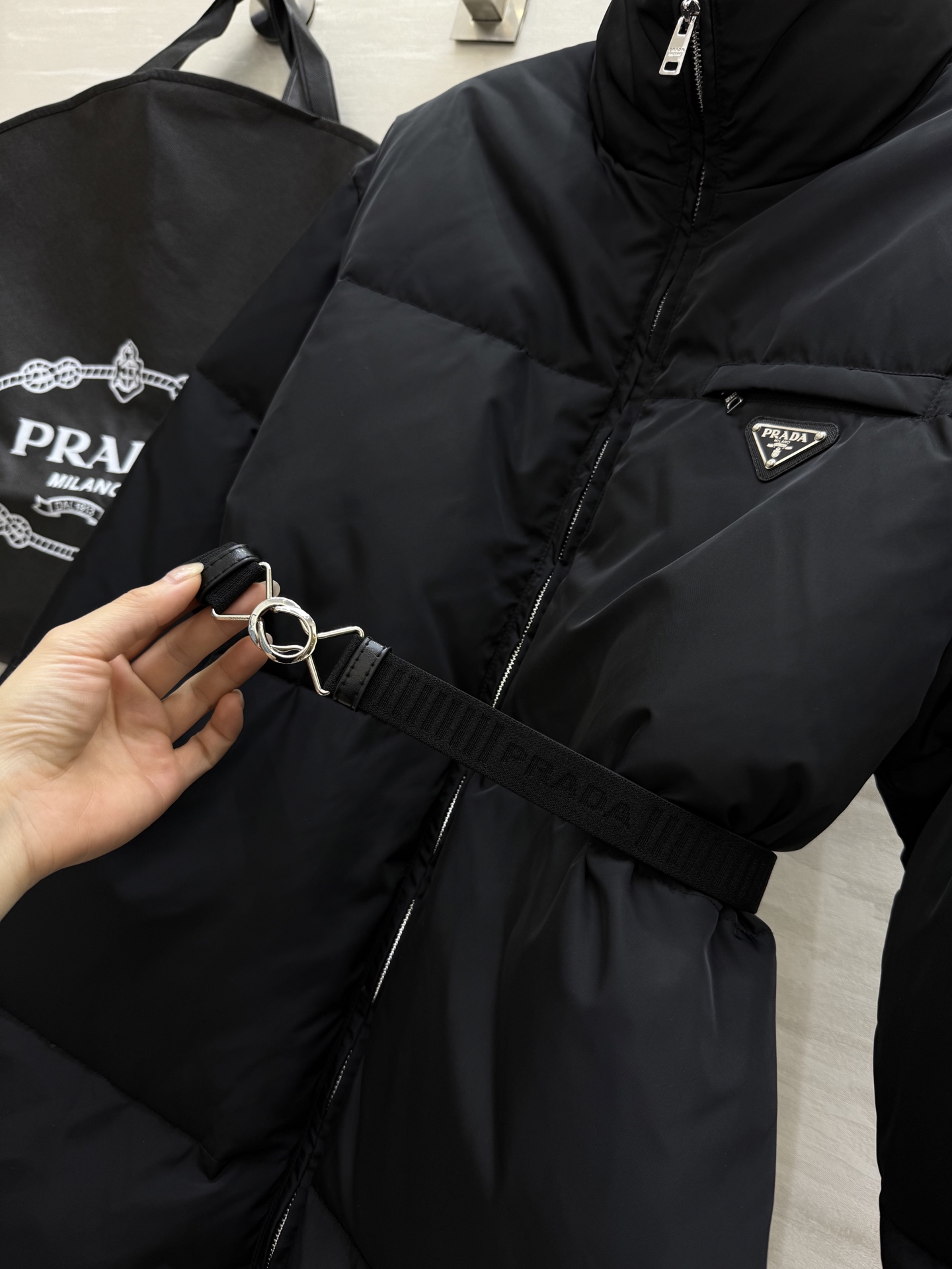 Prada｜南瓜色的秋天🍁立领中长款羽绒外套早秋氛围感穿搭 复古感拉满 内里90白鸭绒填充超级保暖舒适 