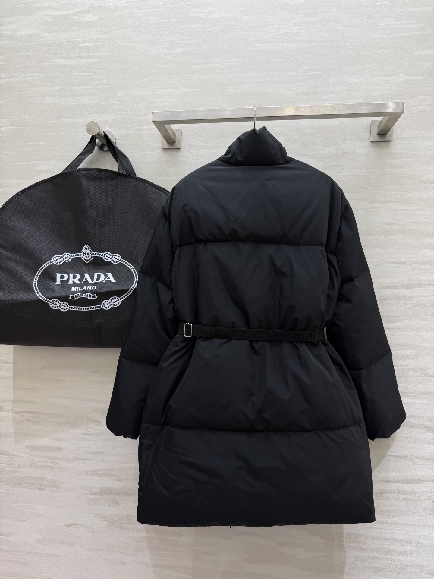 Prada｜南瓜色的秋天🍁立领中长款羽绒外套早秋氛围感穿搭 复古感拉满 内里90白鸭绒填充超级保暖舒适 