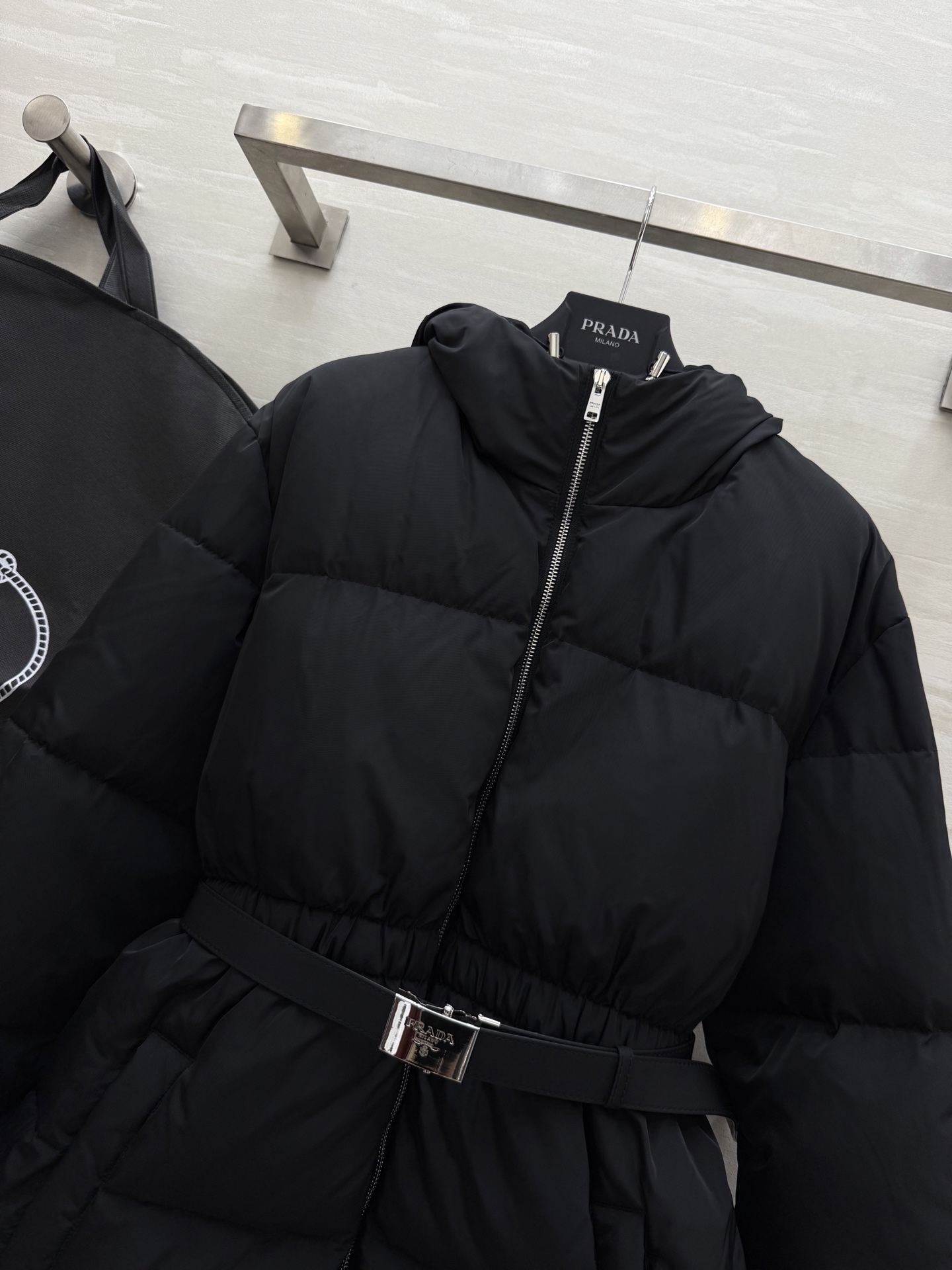 #Prad♡²⁵秋冬新款 连帽腰带收腰羽绒服 内里90白鸭绒填充 腰带收腰完美显瘦 高品质定制 现货首发