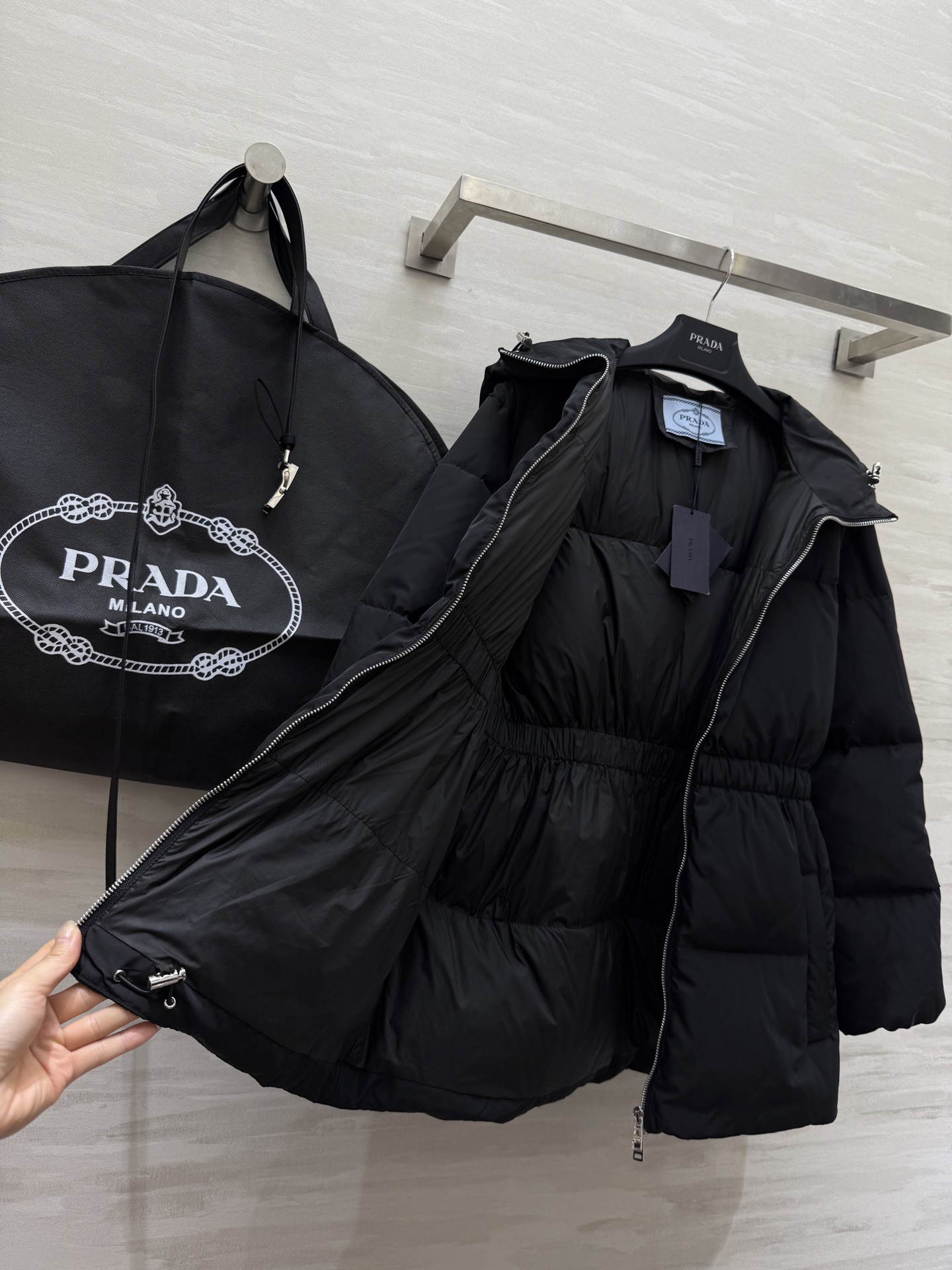 #Prad♡²⁵秋冬新款 连帽腰带收腰羽绒服 内里90白鸭绒填充 腰带收腰完美显瘦 高品质定制 现货首发