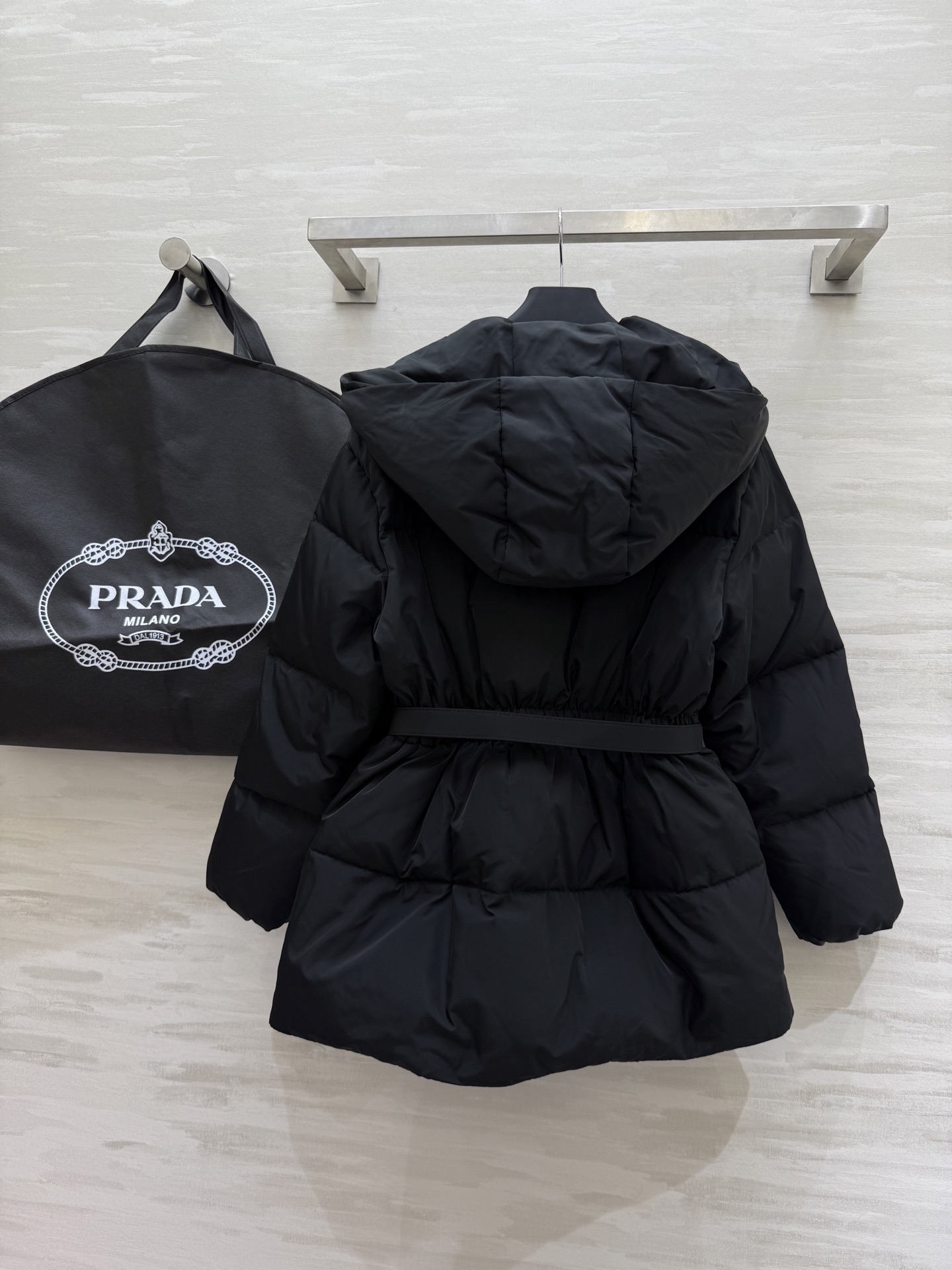 #Prad♡²⁵秋冬新款 连帽腰带收腰羽绒服 内里90白鸭绒填充 腰带收腰完美显瘦 高品质定制 现货首发