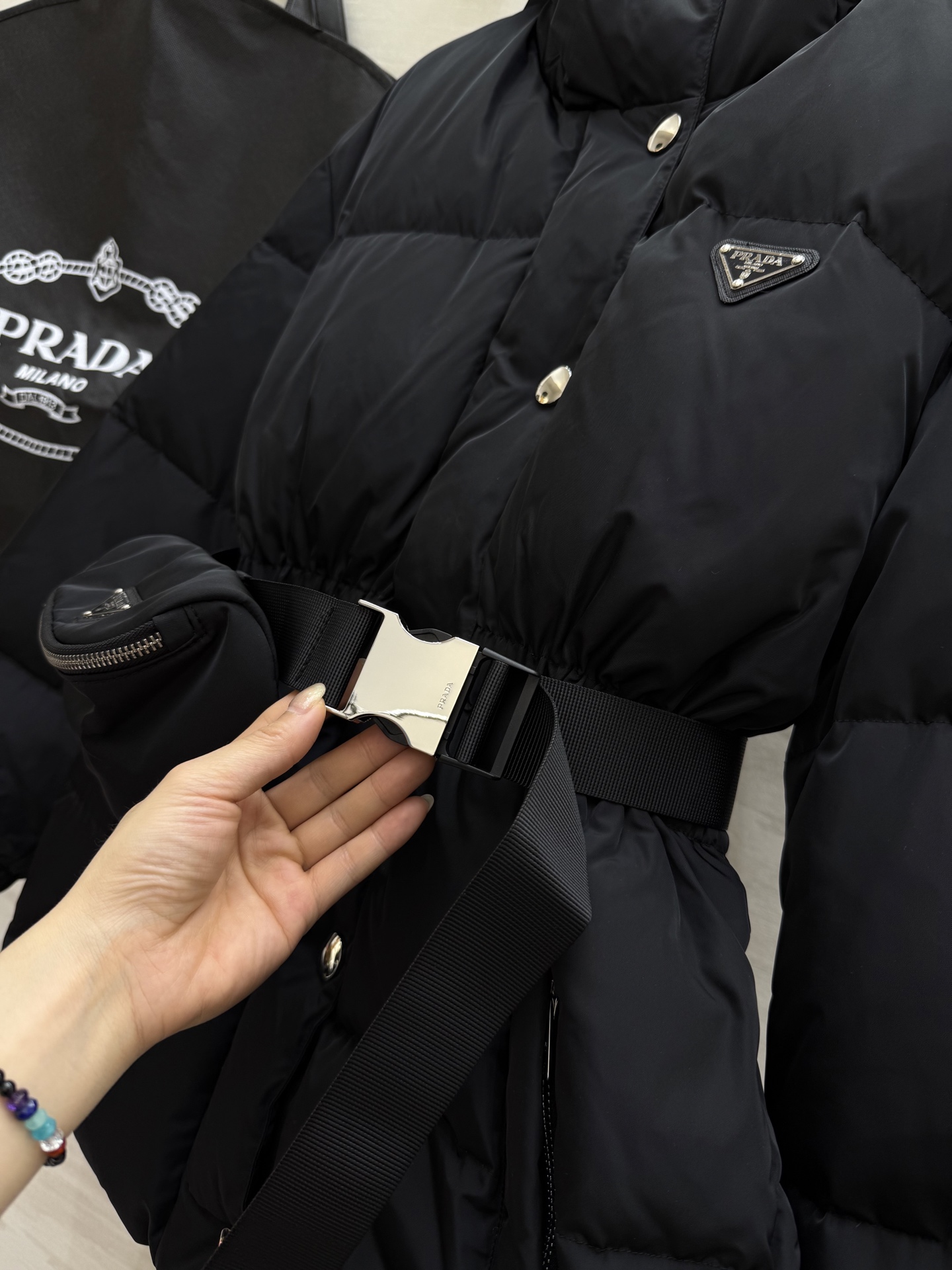 #Prad♡²⁵秋冬新款 连帽定制腰包腰带收腰羽绒服 内里90白鸭绒填充 腰带收腰完美显瘦 高品质定制 