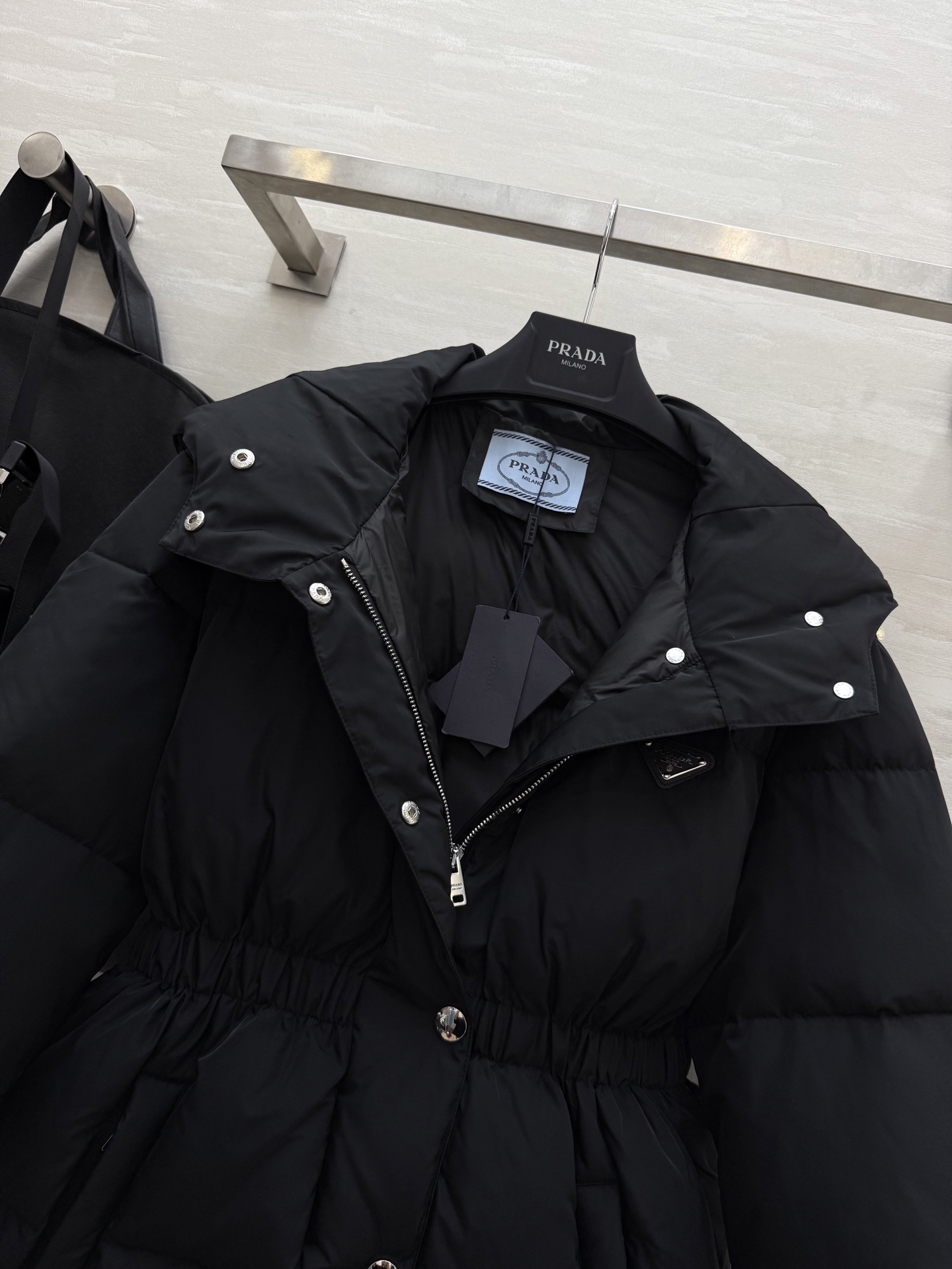 #Prad♡²⁵秋冬新款 连帽定制腰包腰带收腰羽绒服 内里90白鸭绒填充 腰带收腰完美显瘦 高品质定制 