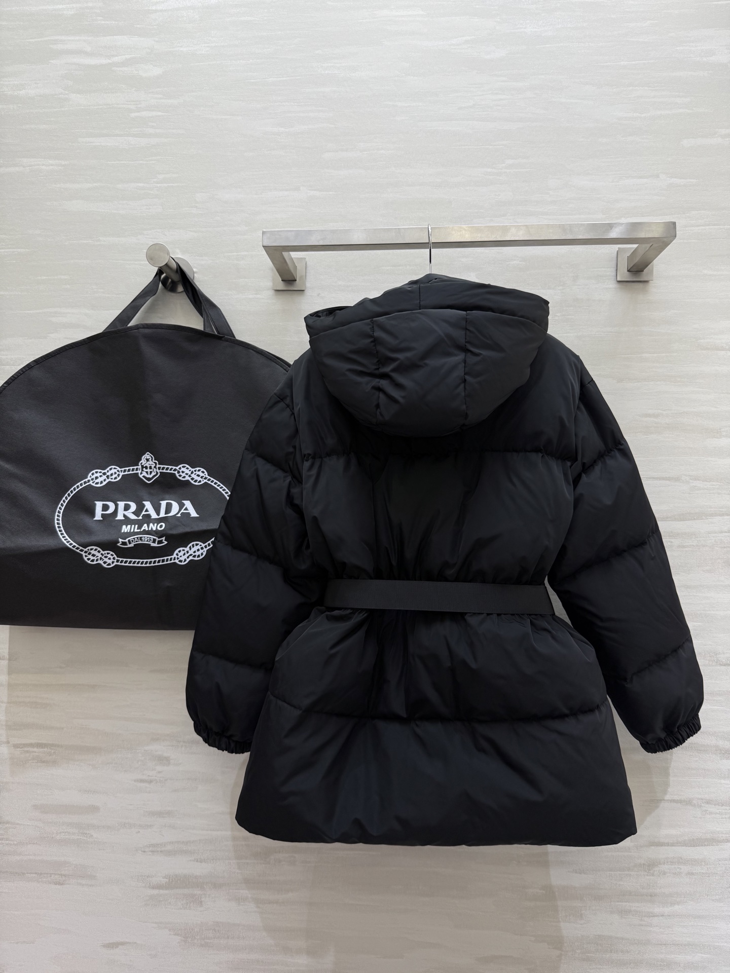 #Prad♡²⁵秋冬新款 连帽定制腰包腰带收腰羽绒服 内里90白鸭绒填充 腰带收腰完美显瘦 高品质定制 