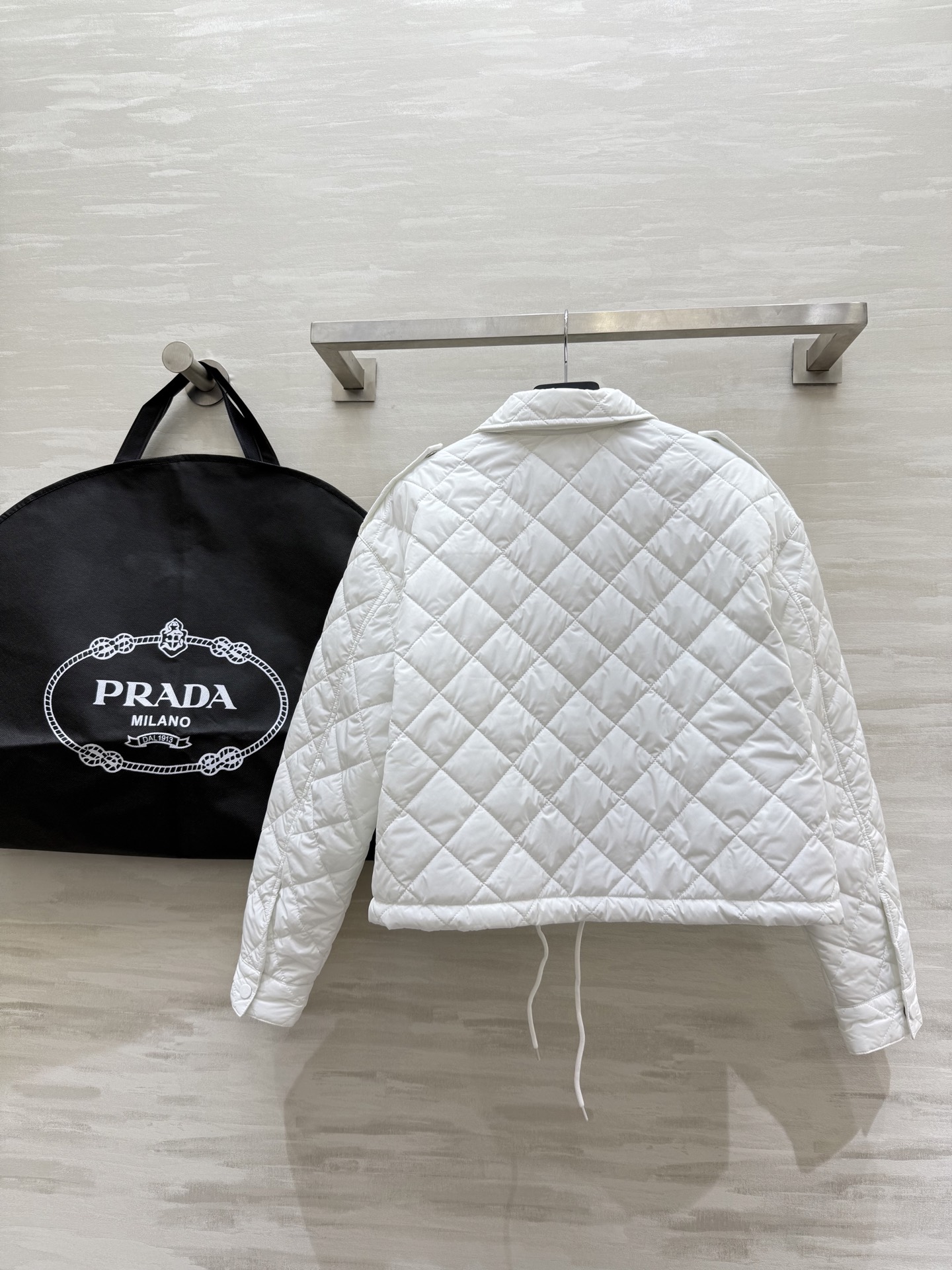 #Prad♡²⁵秋冬新款 菱格短款棉服 高品质定制 现货首发size：S/M/L（s码胸围：100，衣长