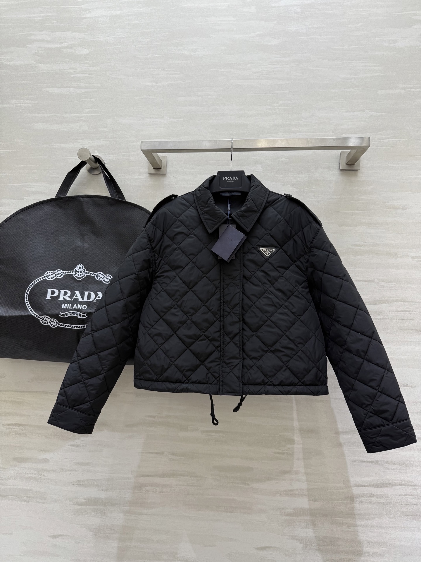 #Prad♡²⁵秋冬新款 菱格短款棉服 高品质定制 现货首发size：S/M/L（s码胸围：100，衣长