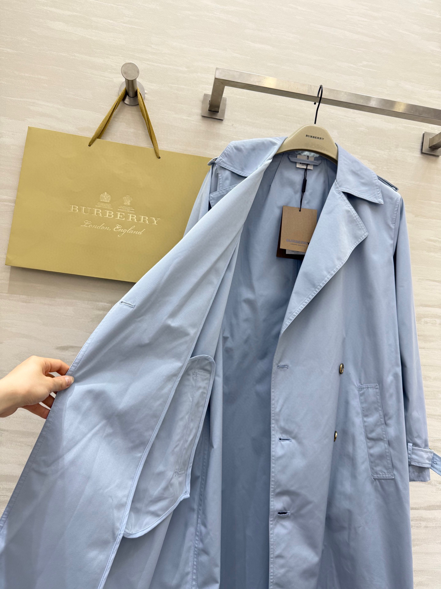 #Burberr♡²⁵雾霾蓝中长款风衣外套 高品质定制 现货来size：S/M/L（s码胸围：108，衣