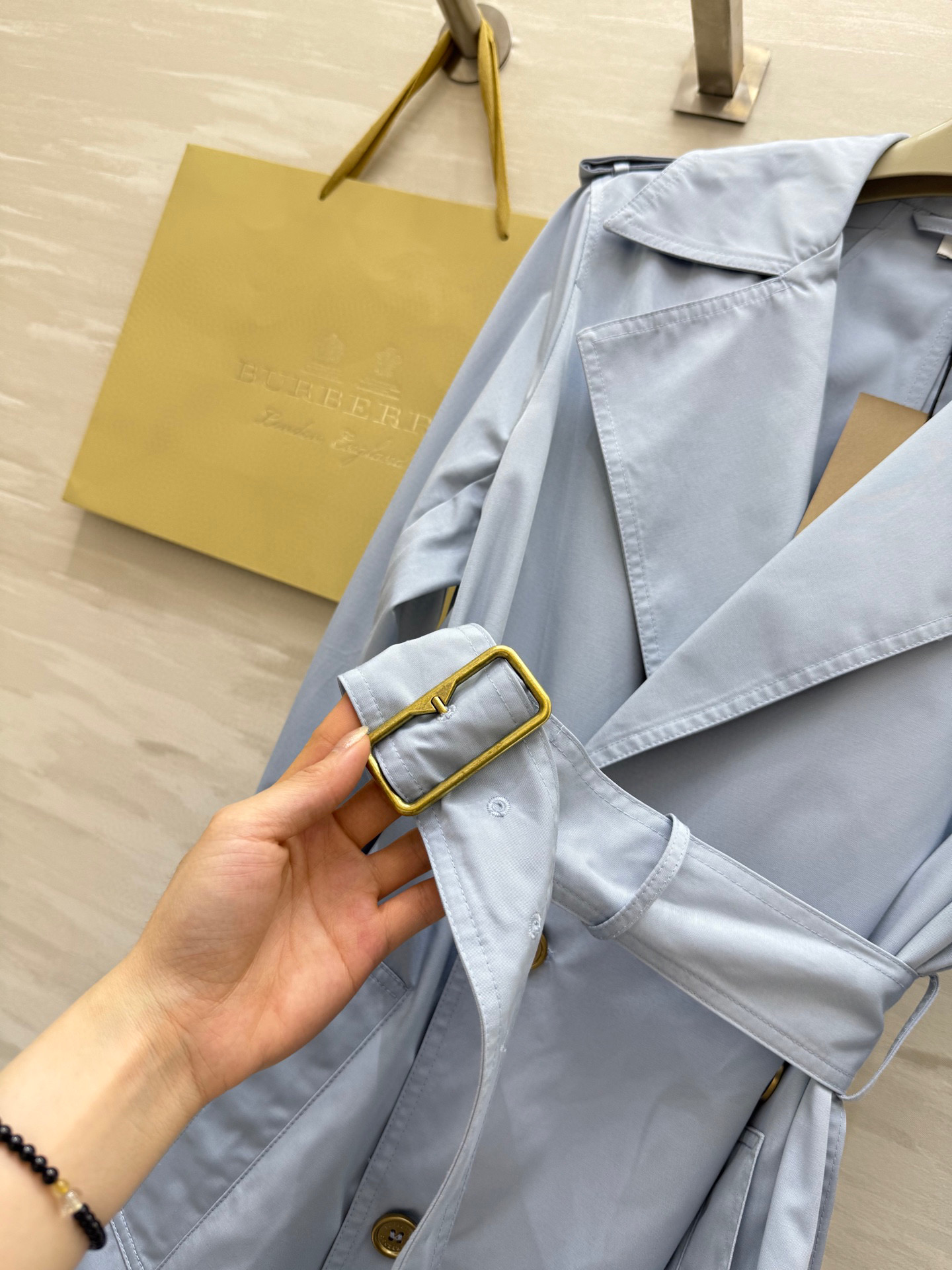 #Burberr♡²⁵雾霾蓝中长款风衣外套 高品质定制 现货来size：S/M/L（s码胸围：108，衣