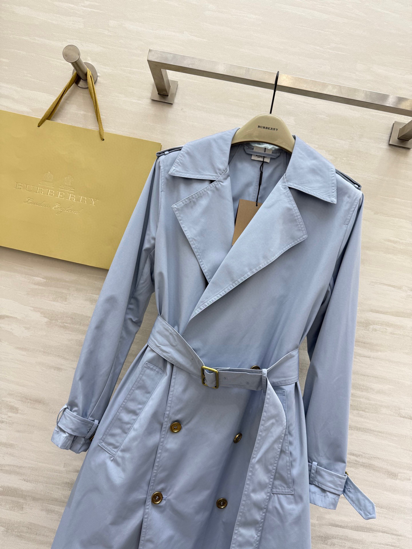 #Burberr♡²⁵雾霾蓝中长款风衣外套 高品质定制 现货来size：S/M/L（s码胸围：108，衣