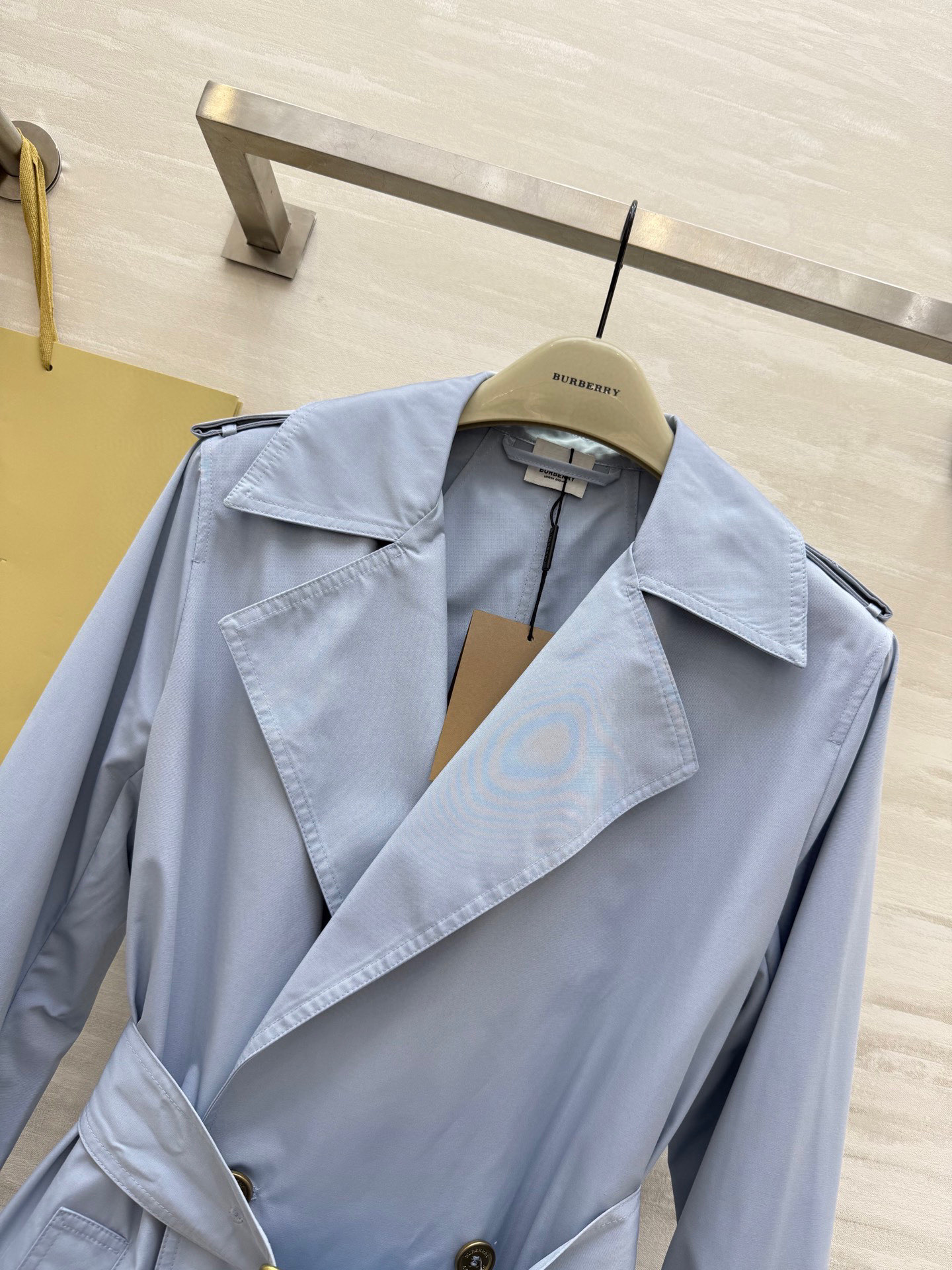 #Burberr♡²⁵雾霾蓝中长款风衣外套 高品质定制 现货来size：S/M/L（s码胸围：108，衣