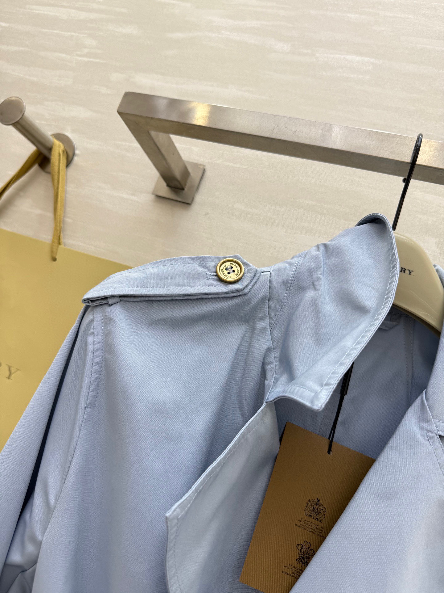 #Burberr♡²⁵雾霾蓝中长款风衣外套 高品质定制 现货来size：S/M/L（s码胸围：108，衣