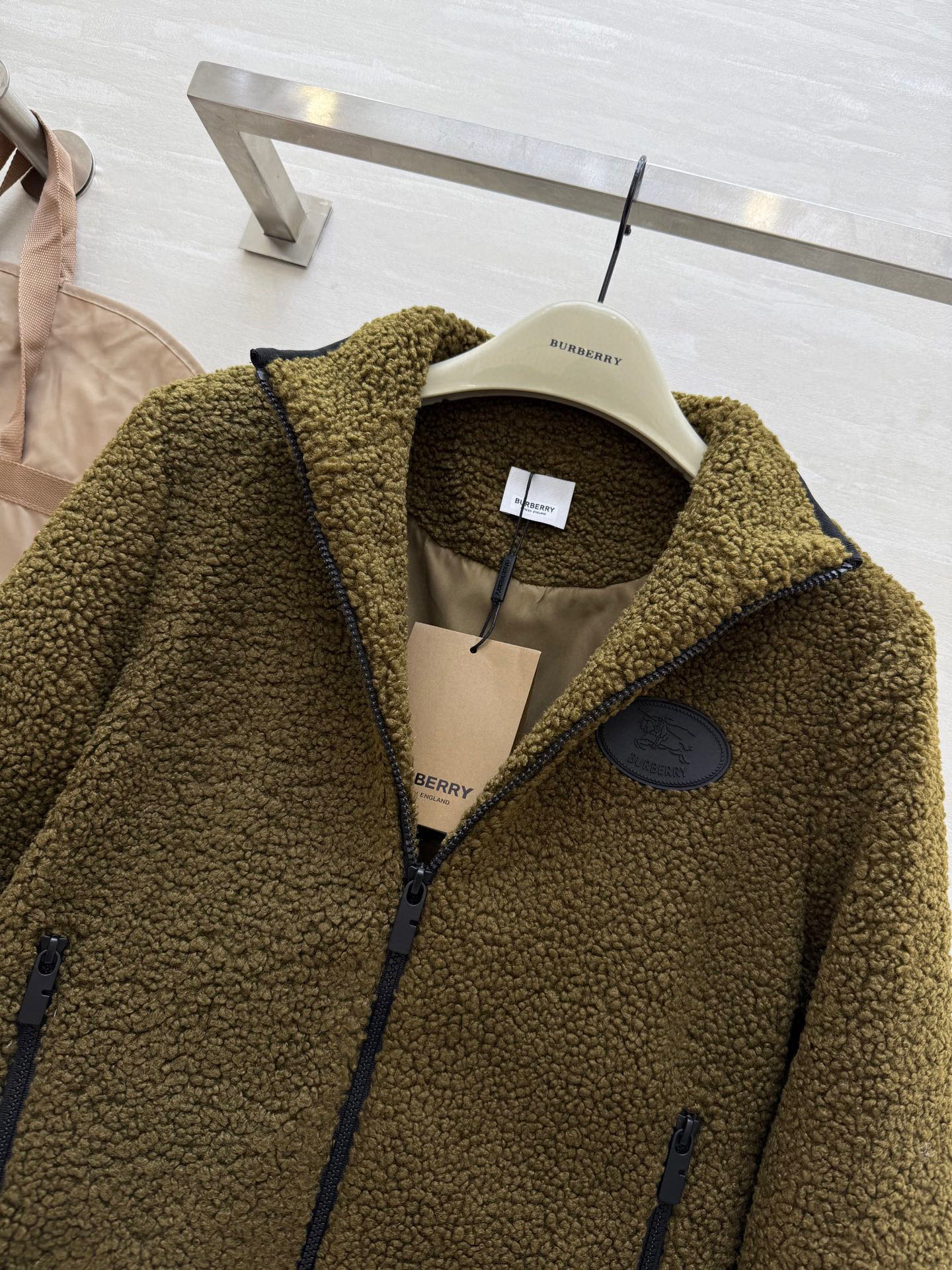 #Burberr♡²⁵秋冬新款泰迪熊毛绒外套 高品质定制 现货来size：S/M/L（s码胸围：100，