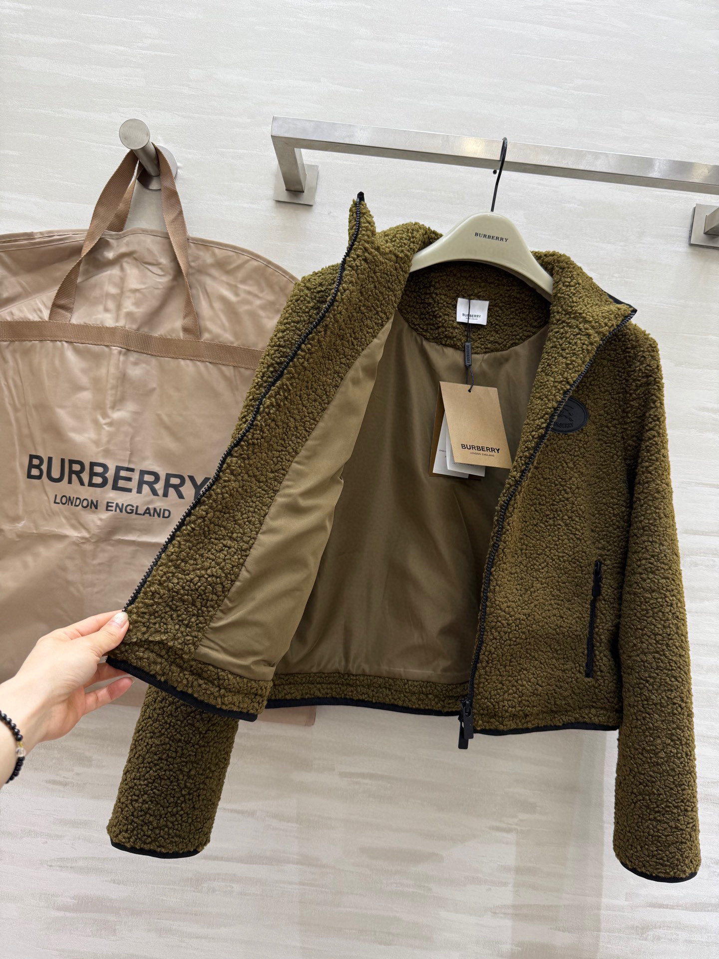 #Burberr♡²⁵秋冬新款泰迪熊毛绒外套 高品质定制 现货来size：S/M/L（s码胸围：100，
