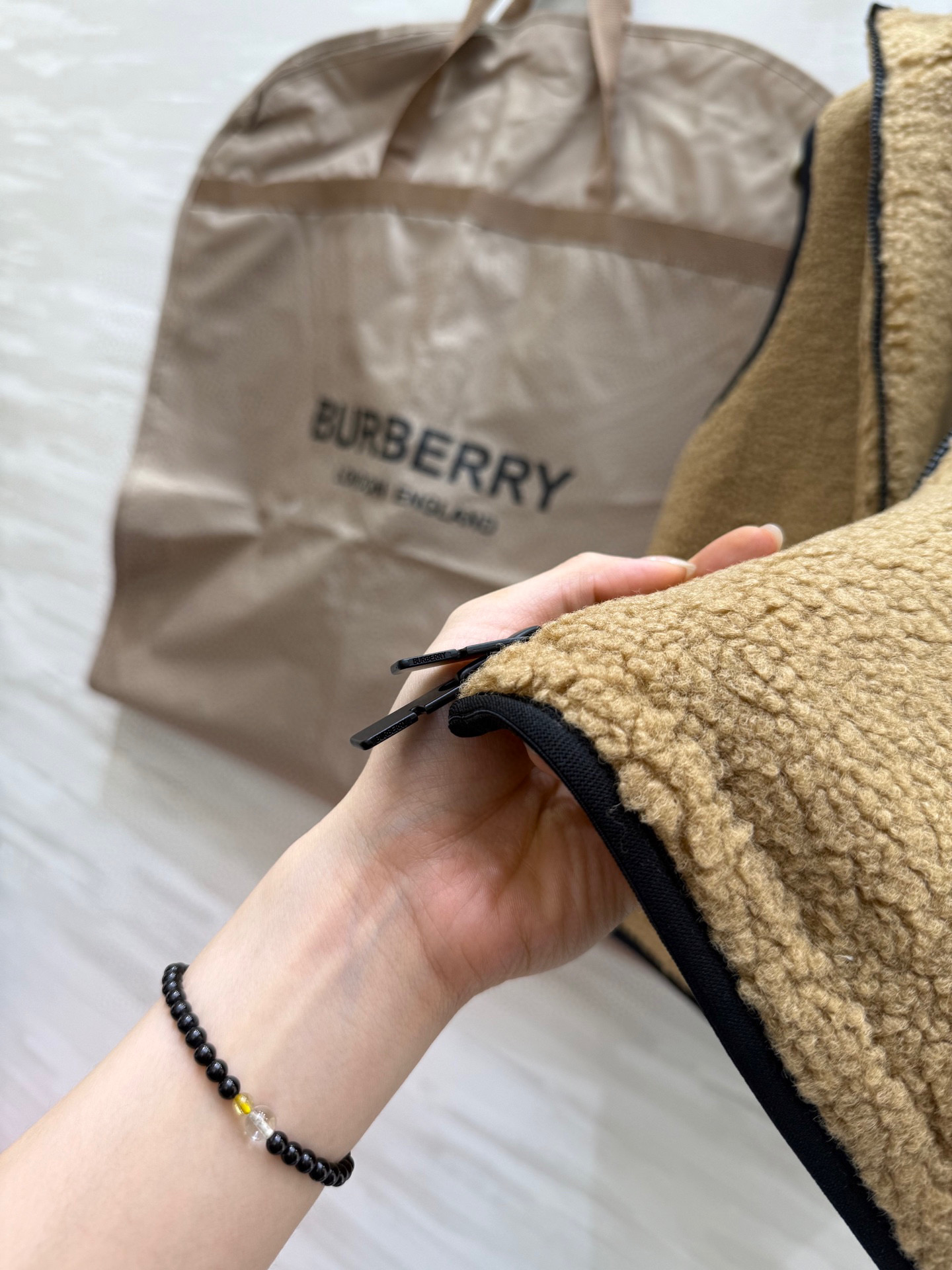 #Burberr♡²⁵秋冬新款 泰迪毛绒马甲背心 高品质 现货来size：S/M/L（s码胸围：96，衣