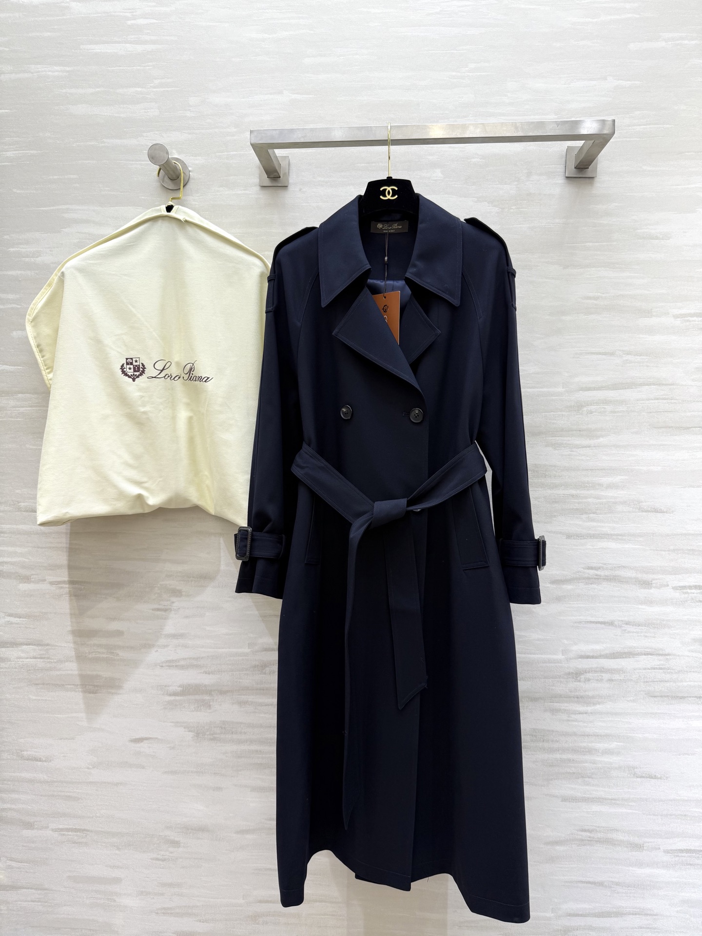 NO:508819,#LP autumn and winter new style minimalist strap waist lapel long windbreaker jacket high quality customization spot first-time sizeS/M/L/XL (M size bust 104, 113 length), loro piano, jackets & coats, alexander wang19860909#LP秋冬新款 极简绑带收腰翻领长款风衣外套 高品质定制 现货首发sizeS/M/L/XL（M码胸围104,衣长113）,,loro piana,jackets & coats,alexander wang,Women's clothing