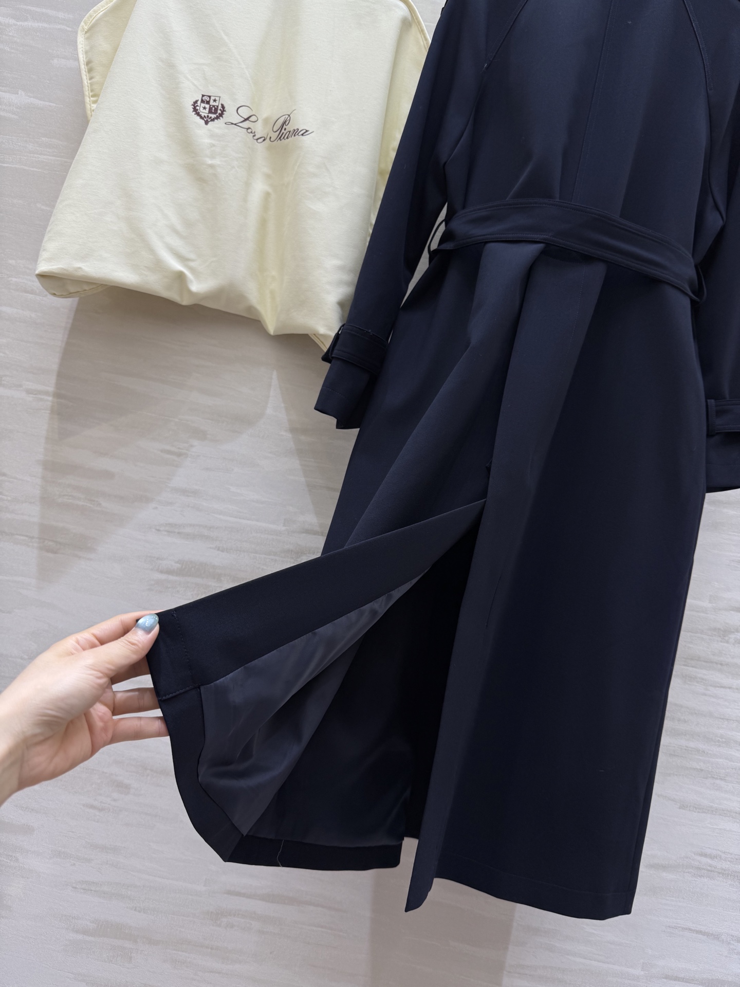 #lP🌹²⁵秋冬新款 极简绑带收腰翻领长款风衣外套 高品质定制 现货首发size：S/M/L/XL（M码