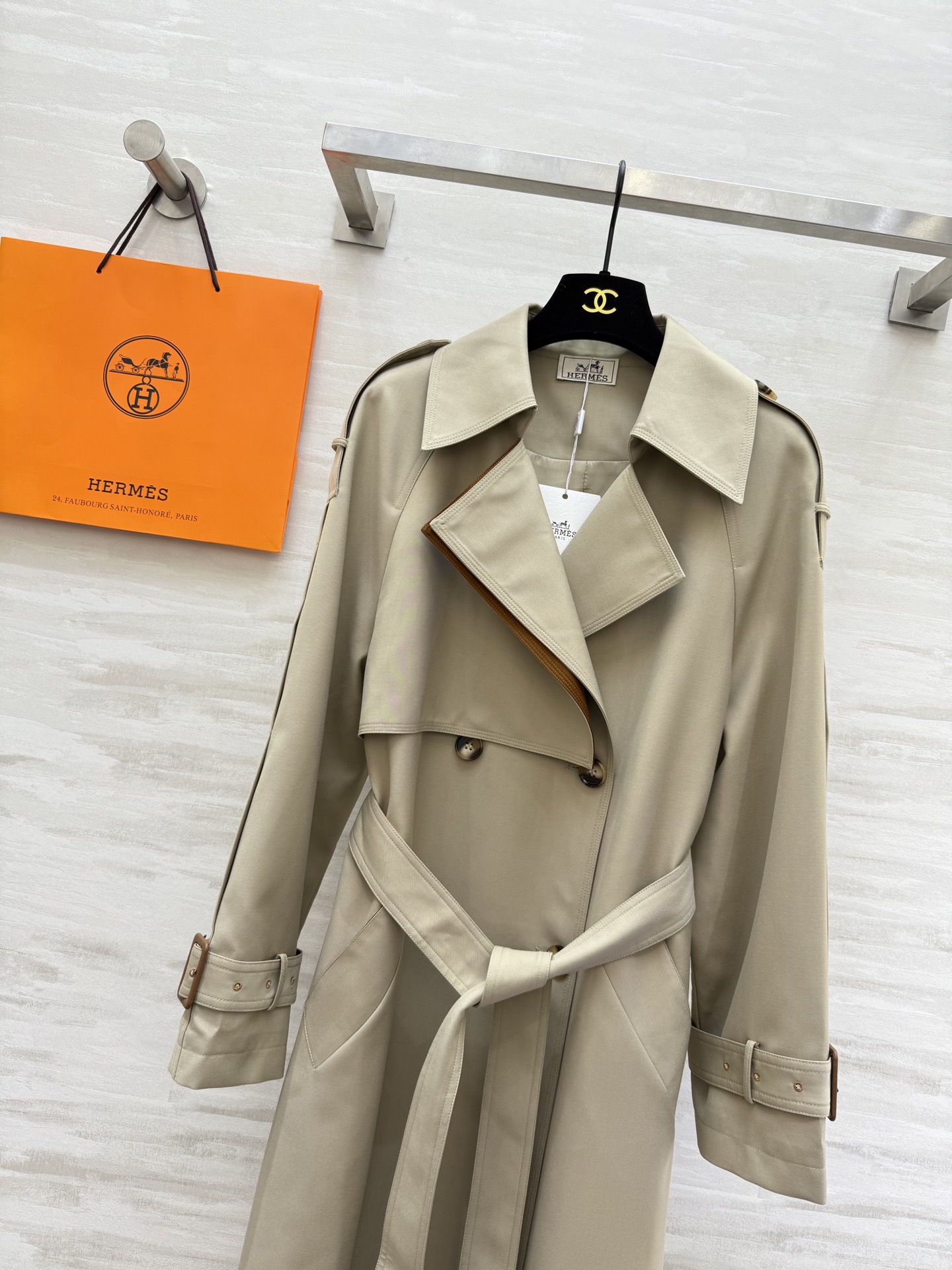 #Herme♡²⁵早秋新款 撞色翻领长款风衣 高品质定制 现货首发size：S/M/L/XL（M码胸围：