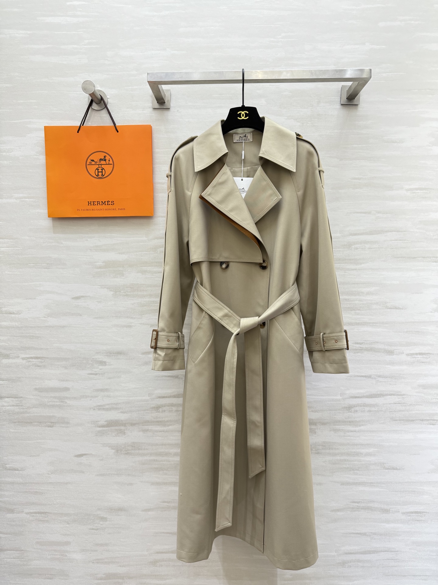 #Herme♡²⁵早秋新款 撞色翻领长款风衣 高品质定制 现货首发size：S/M/L/XL（M码胸围：