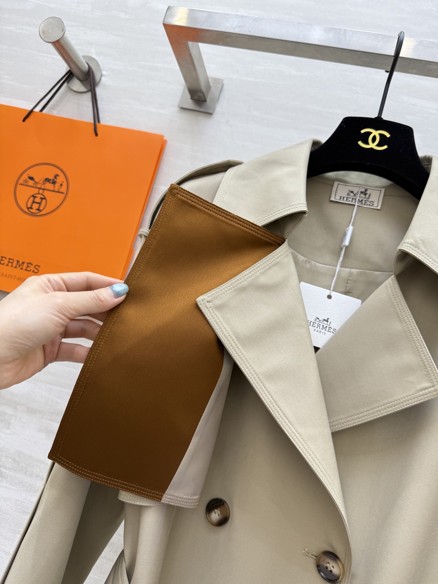 #Herme♡²⁵早秋新款 撞色翻领长款风衣 高品质定制 现货首发size：S/M/L/XL（M码胸围：