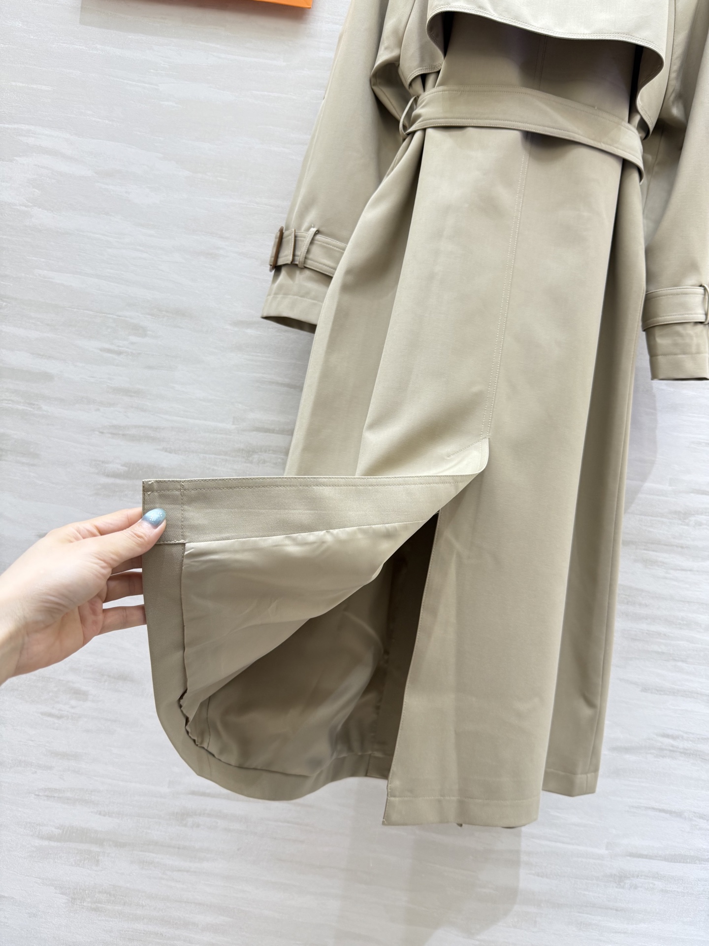 #Herme♡²⁵早秋新款 撞色翻领长款风衣 高品质定制 现货首发size：S/M/L/XL（M码胸围：