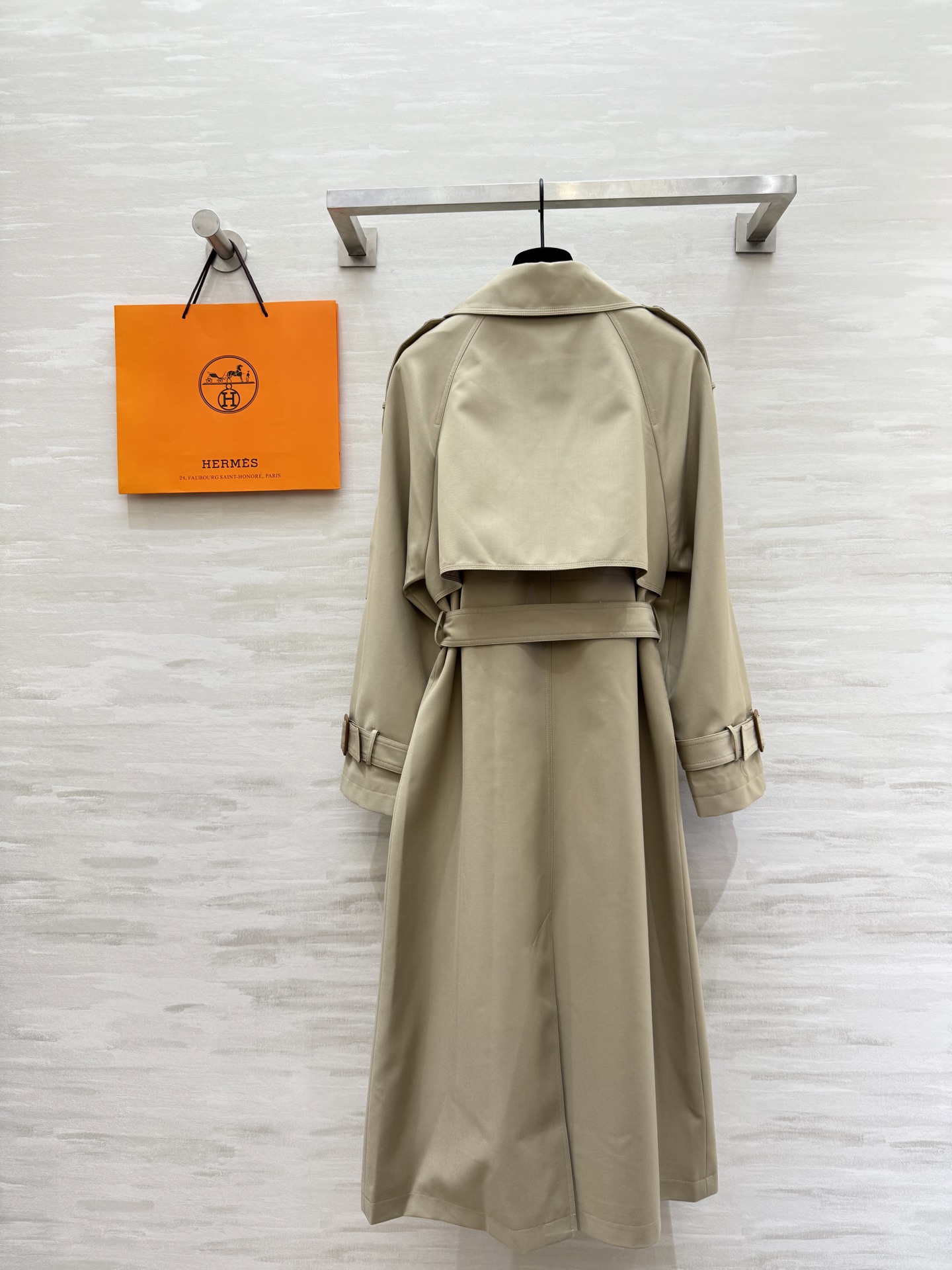 #Herme♡²⁵早秋新款 撞色翻领长款风衣 高品质定制 现货首发size：S/M/L/XL（M码胸围：