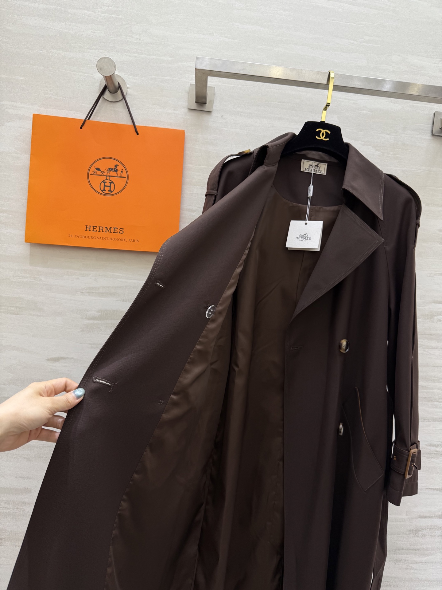 #Herme♡²⁵早秋新款 撞色翻领长款风衣 高品质定制 现货首发size：S/M/L/XL（M码胸围：