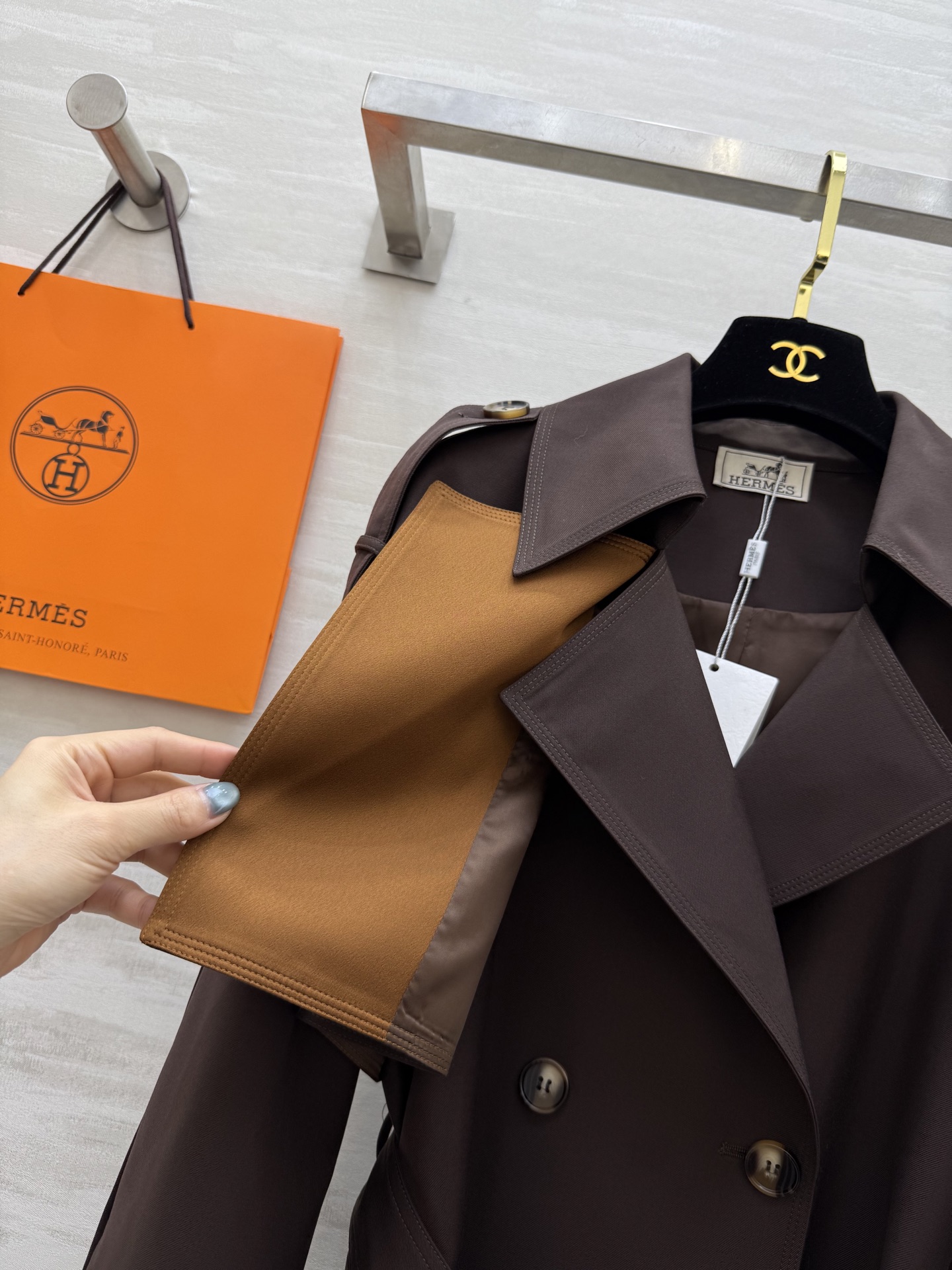 #Herme♡²⁵早秋新款 撞色翻领长款风衣 高品质定制 现货首发size：S/M/L/XL（M码胸围：