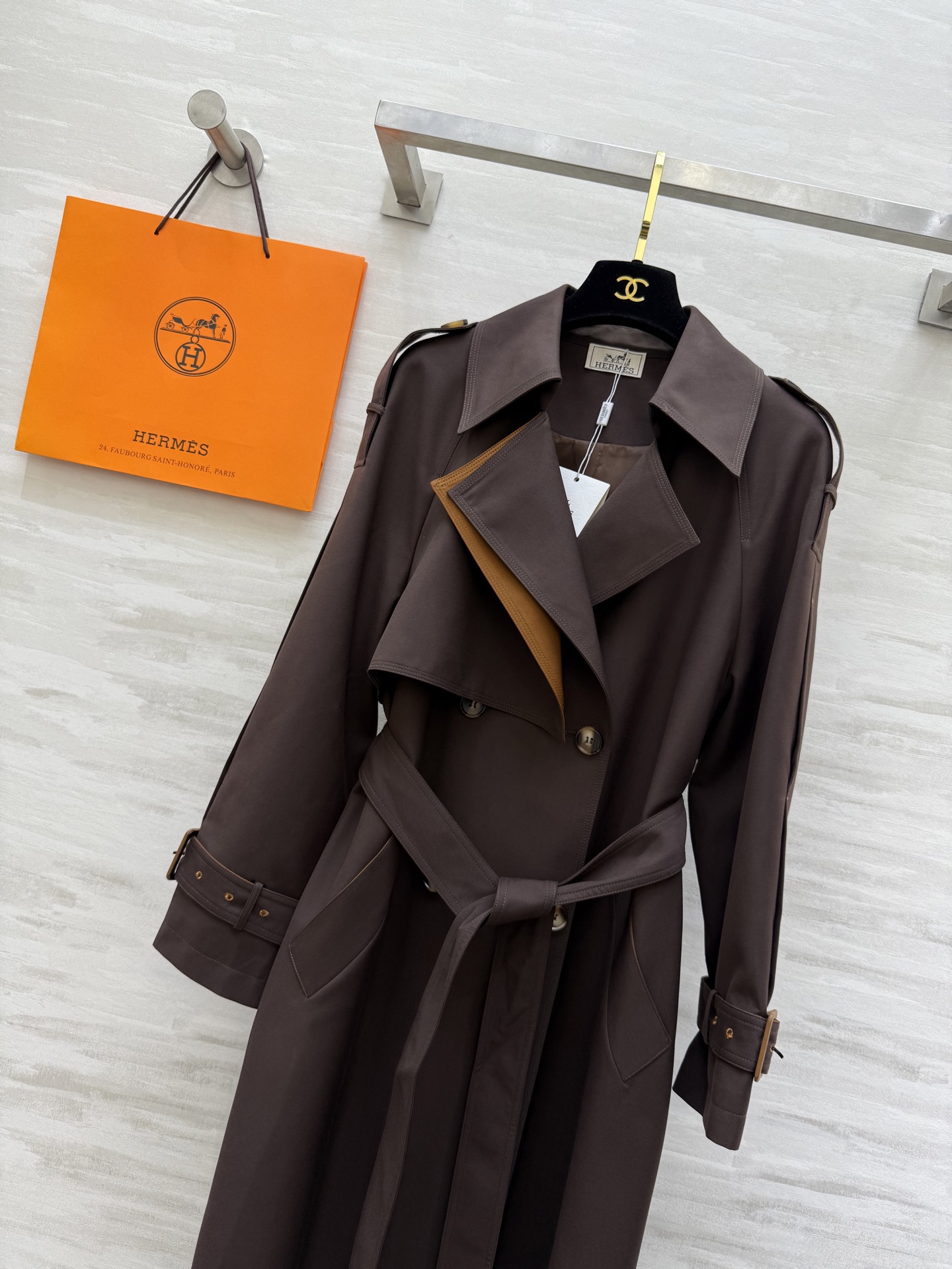 #Herme♡²⁵早秋新款 撞色翻领长款风衣 高品质定制 现货首发size：S/M/L/XL（M码胸围：