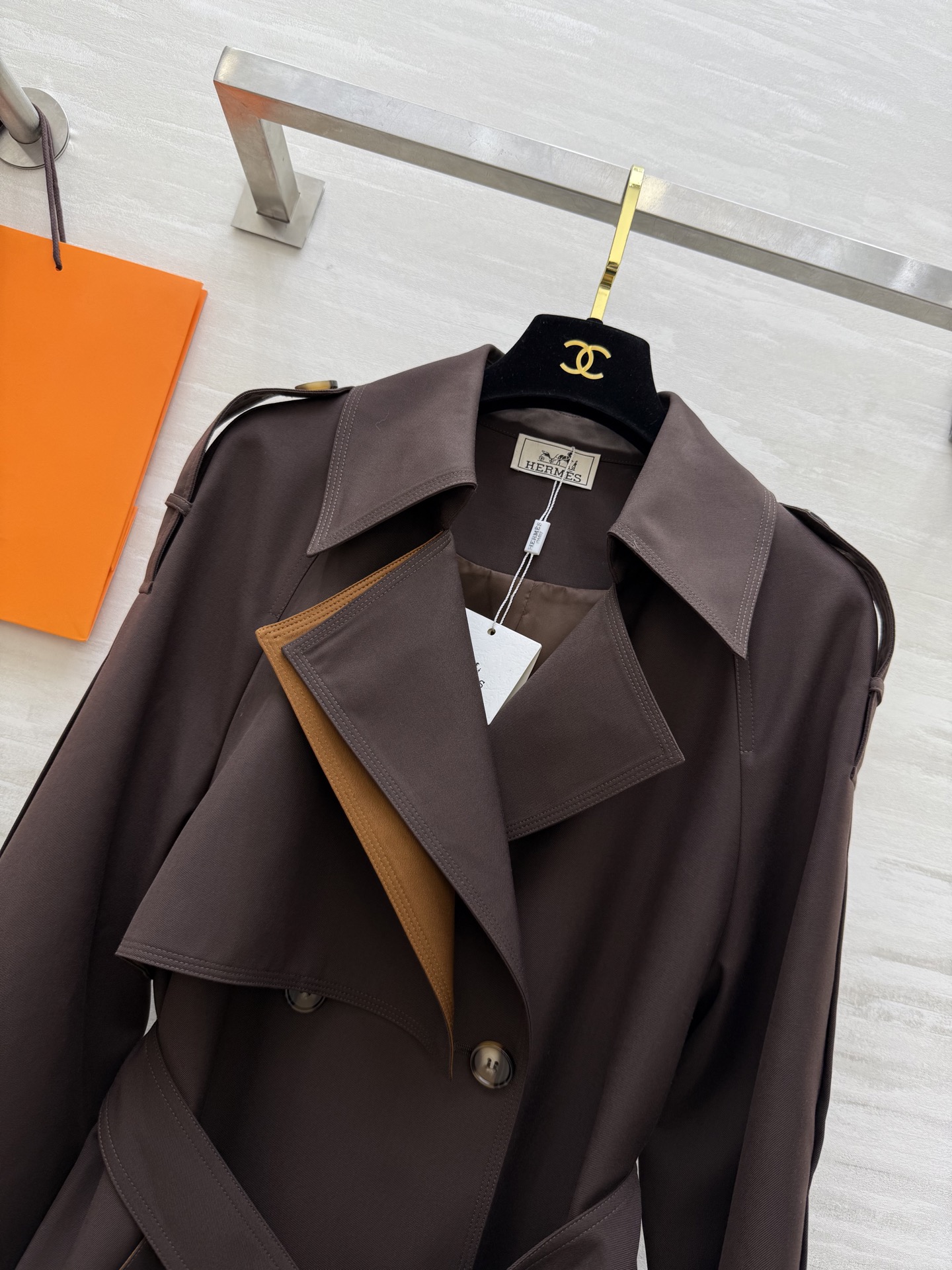 #Herme♡²⁵早秋新款 撞色翻领长款风衣 高品质定制 现货首发size：S/M/L/XL（M码胸围：