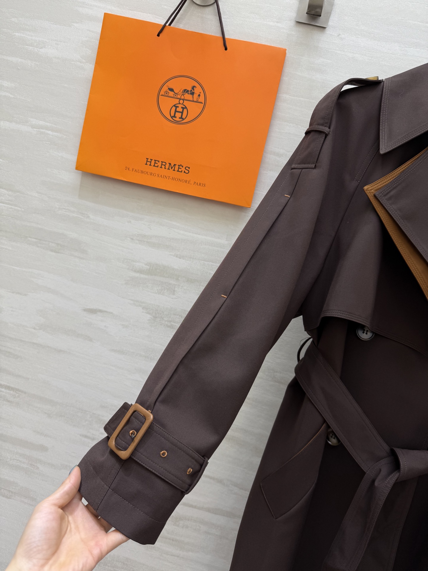 #Herme♡²⁵早秋新款 撞色翻领长款风衣 高品质定制 现货首发size：S/M/L/XL（M码胸围：