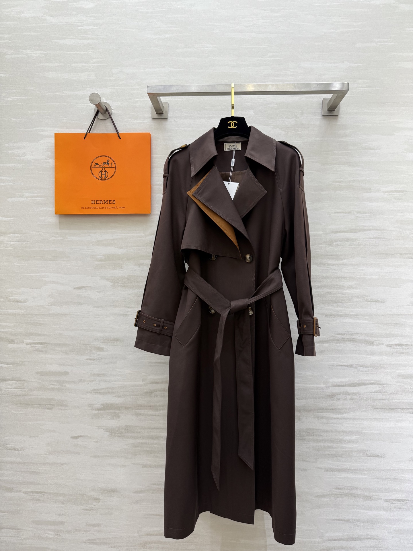 #Herme♡²⁵早秋新款 撞色翻领长款风衣 高品质定制 现货首发size：S/M/L/XL（M码胸围：