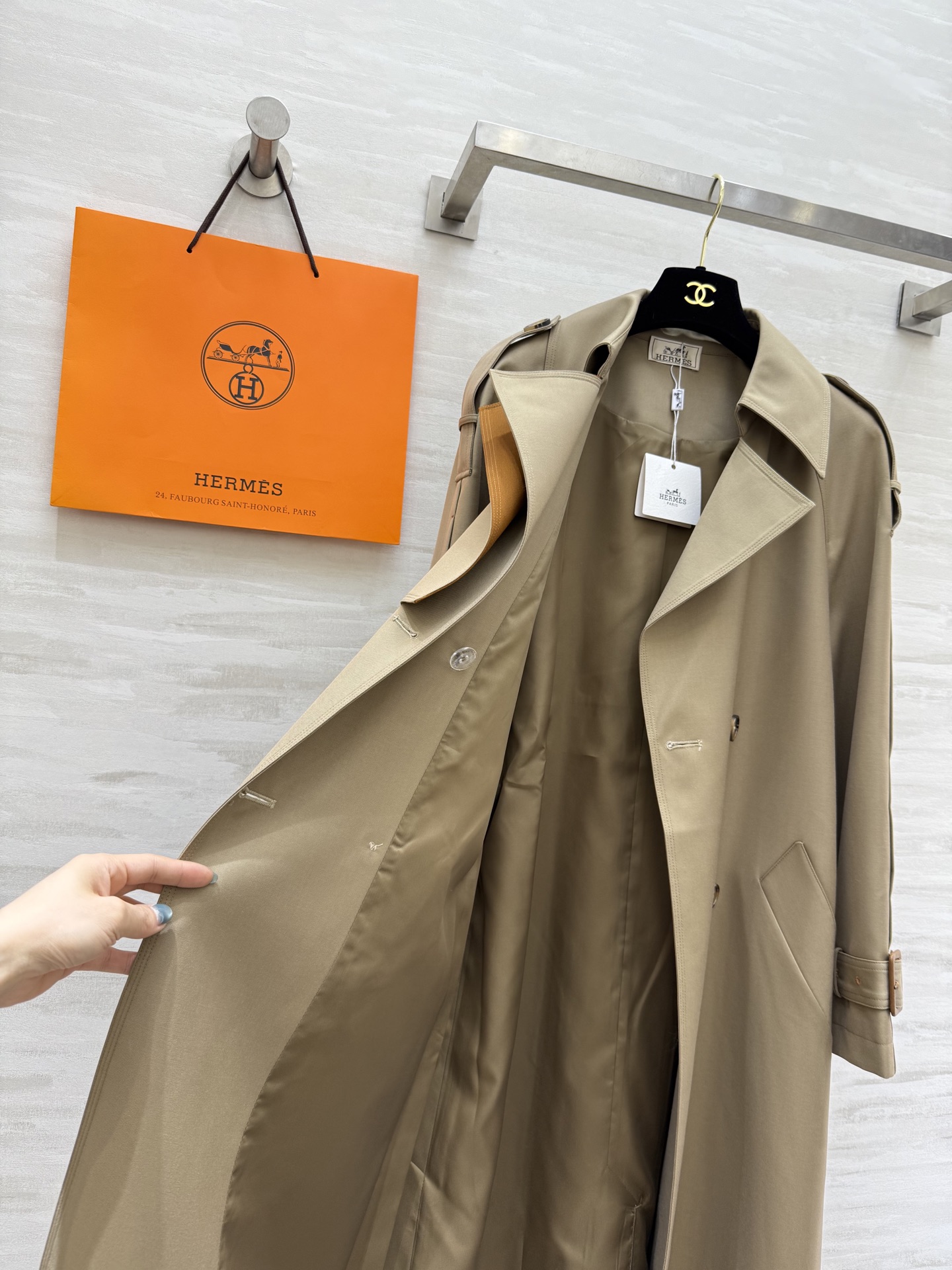 #Herme♡²⁵早秋新款 撞色翻领长款风衣 高品质定制 现货首发size：S/M/L/XL（M码胸围：