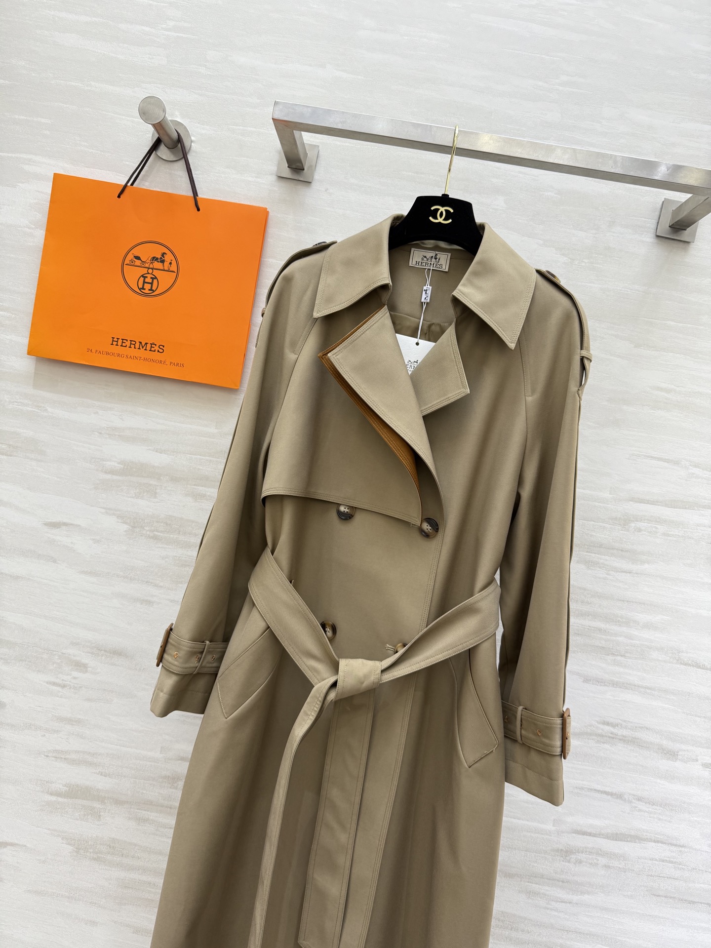 #Herme♡²⁵早秋新款 撞色翻领长款风衣 高品质定制 现货首发size：S/M/L/XL（M码胸围：