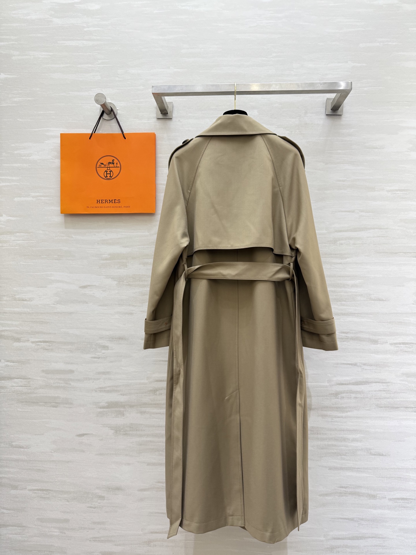 #Herme♡²⁵早秋新款 撞色翻领长款风衣 高品质定制 现货首发size：S/M/L/XL（M码胸围：