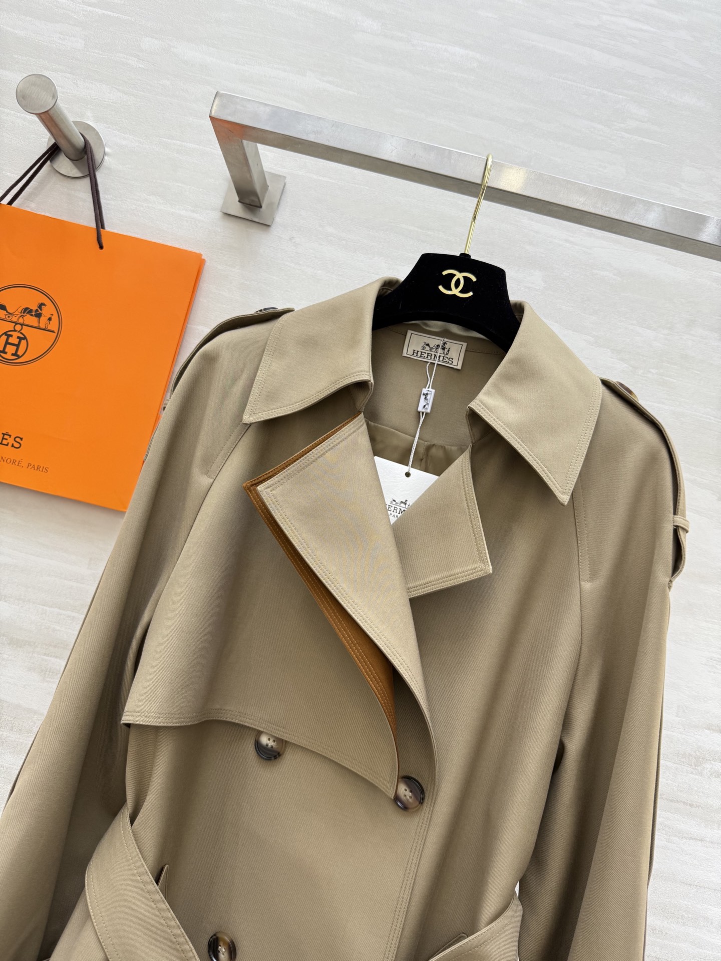 #Herme♡²⁵早秋新款 撞色翻领长款风衣 高品质定制 现货首发size：S/M/L/XL（M码胸围：