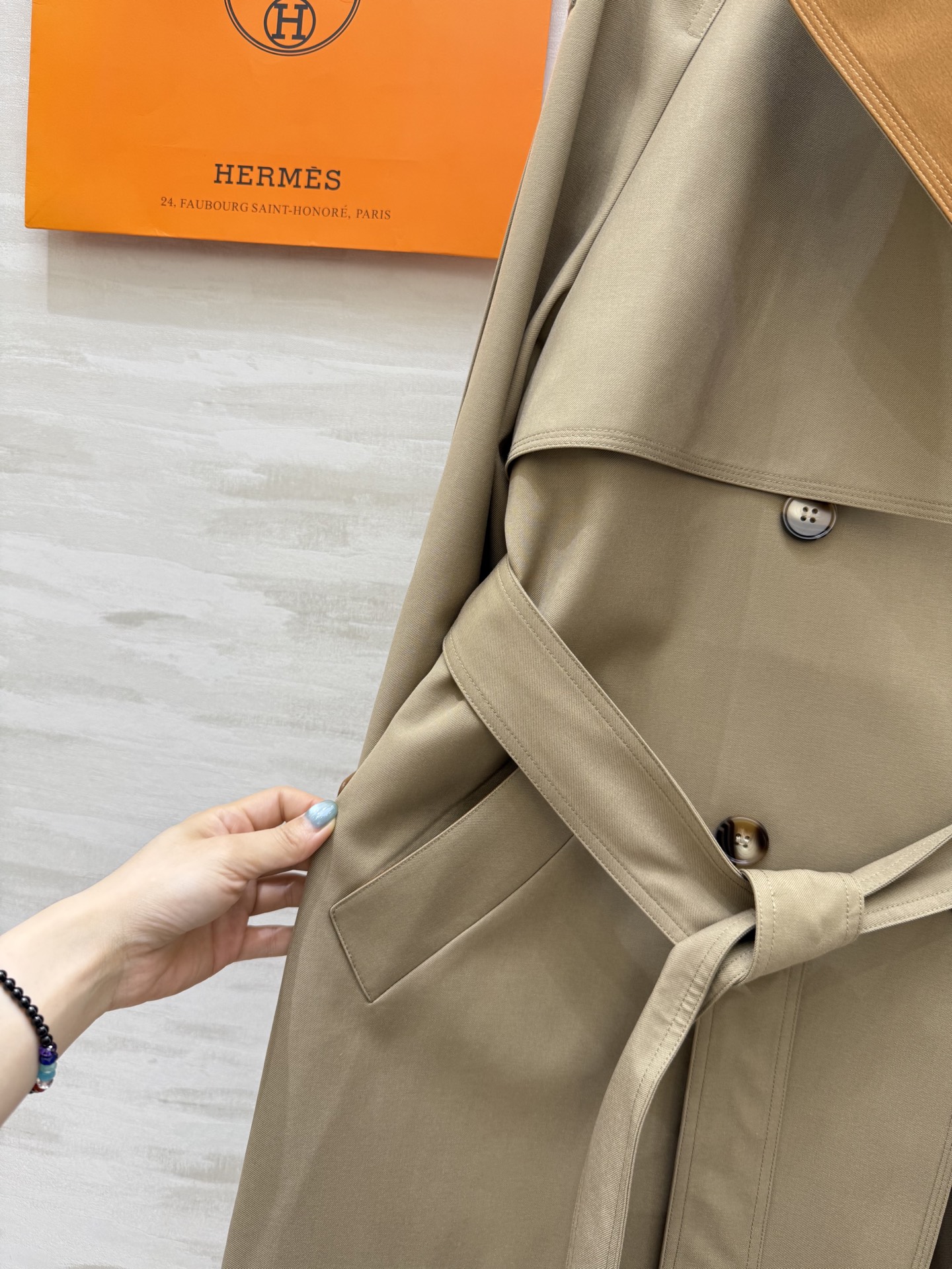 #Herme♡²⁵早秋新款 撞色翻领长款风衣 高品质定制 现货首发size：S/M/L/XL（M码胸围：